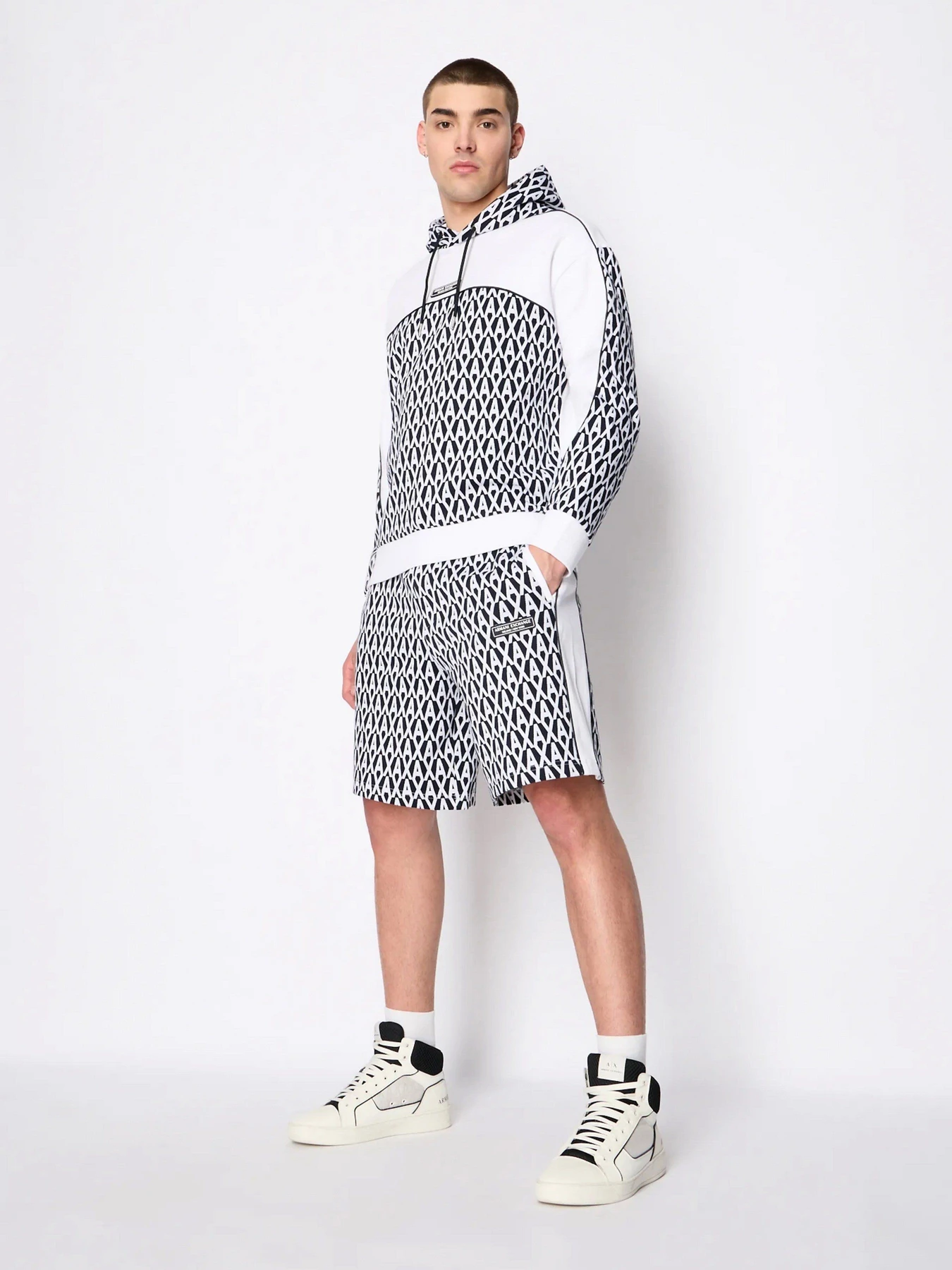 Худи и свитшоты Armani Exchange модель 3RZMLA-ZJGFZ-85CP Худи и свитшоты Armani Exchange модель 3RZMLA-ZJGFZ-85CP Фото
