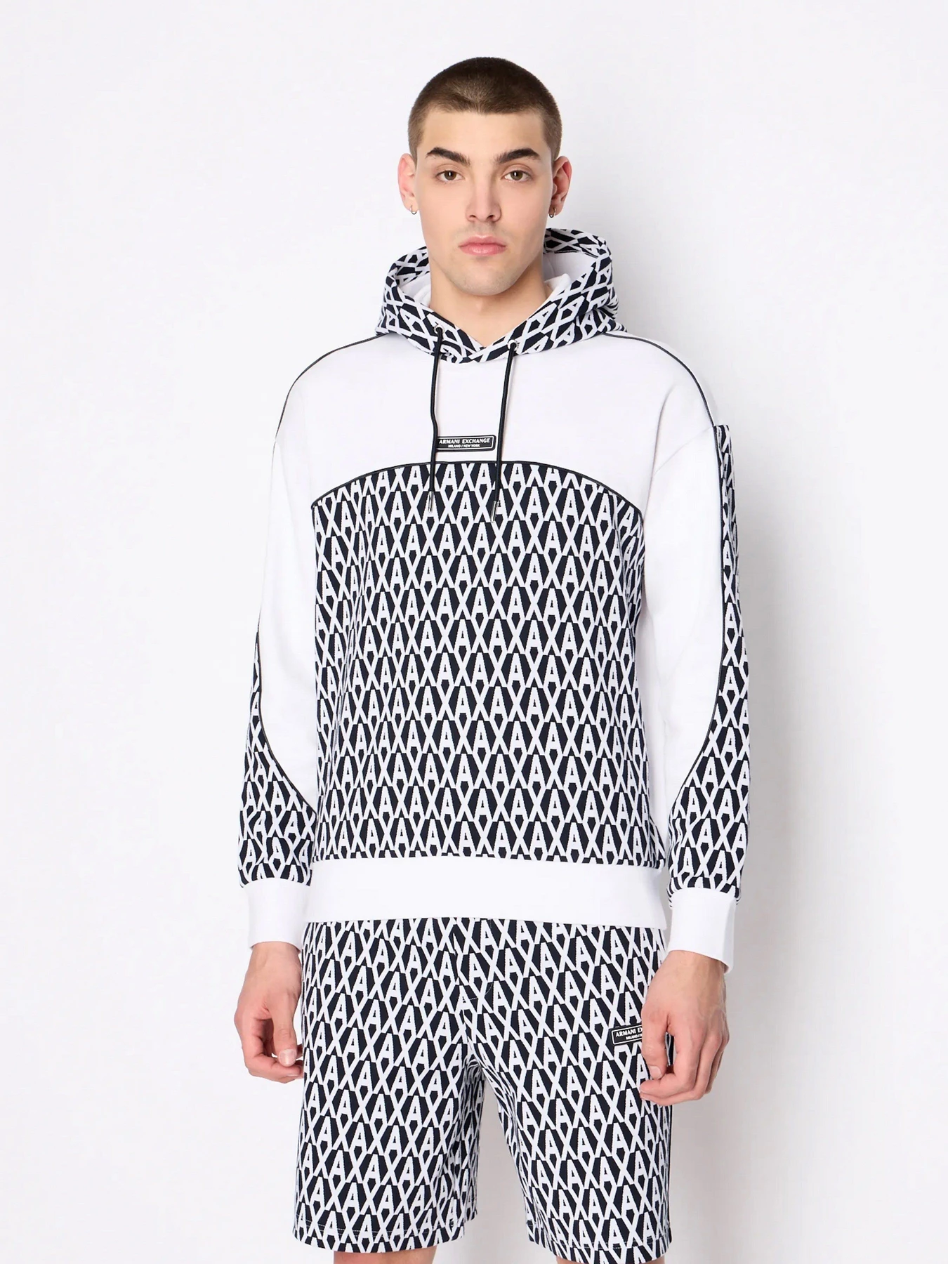 Худи и свитшоты Armani Exchange модель 3RZMLA-ZJGFZ-85CP Худи и свитшоты Armani Exchange модель 3RZMLA-ZJGFZ-85CP Фото