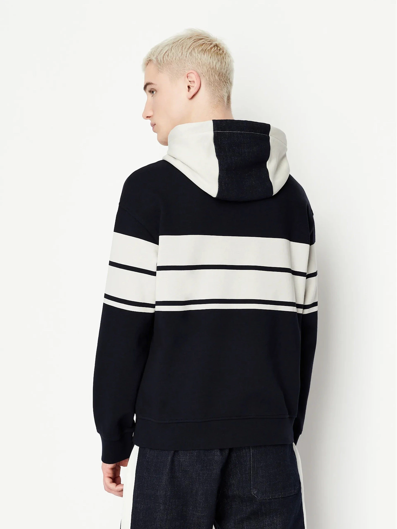 Худи и свитшоты Armani Exchange модель 3RZMGG-ZJ1ZZ-85CR Худи и свитшоты Armani Exchange модель 3RZMGG-ZJ1ZZ-85CR Фото