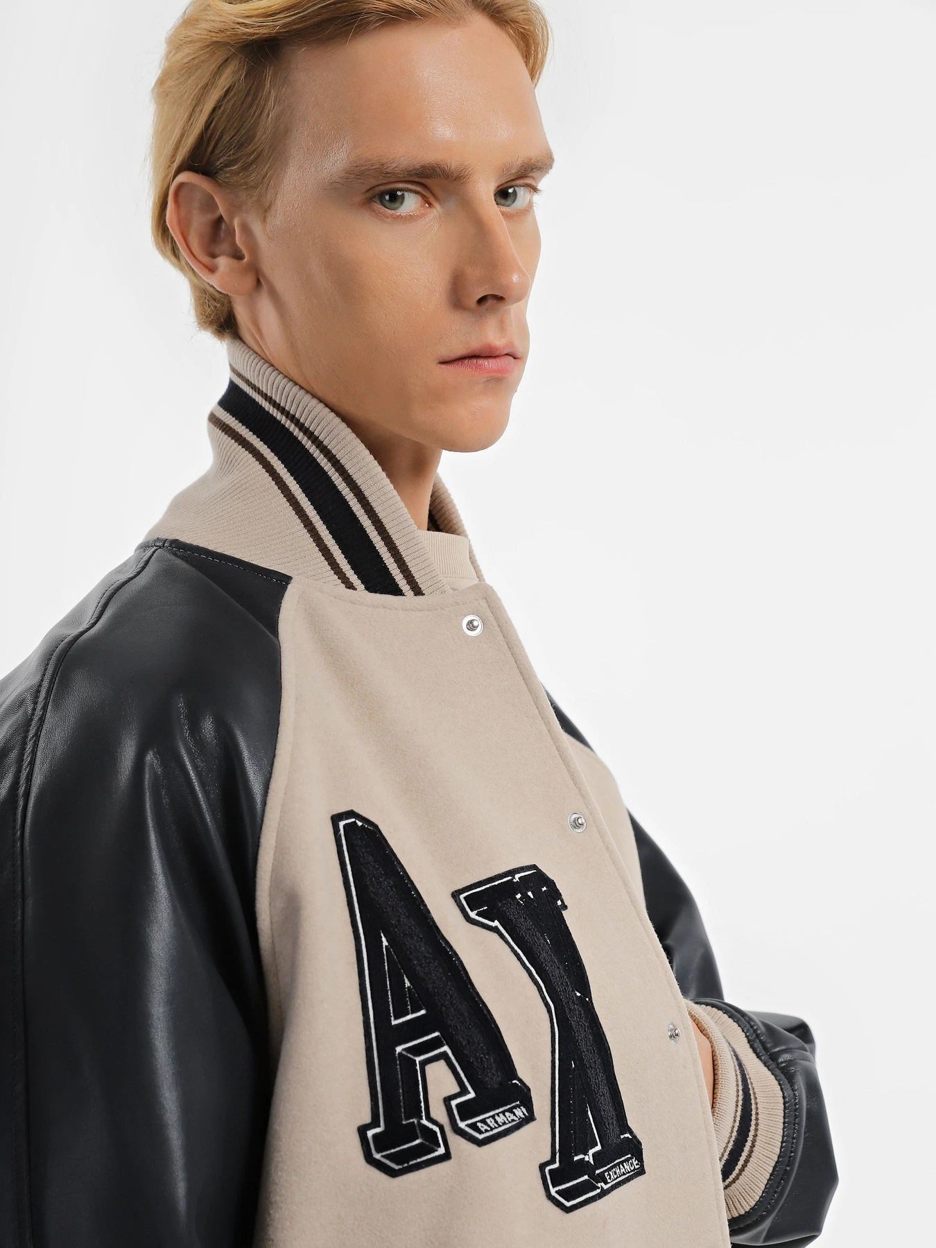 Куртки и дубленки Armani Exchange Campus модель 6RZB21-ZNIKZ-49AJ Куртки и дубленки Armani Exchange Campus модель 6RZB21-ZNIKZ-49AJ Фото