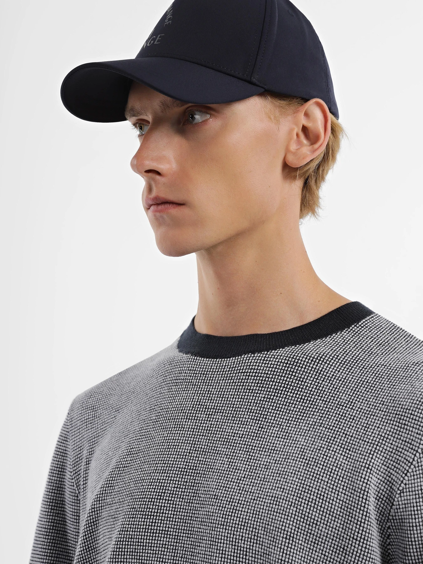 Свитры и кардиганы Armani Exchange модель 6RZM1X-ZM3MZ-05AN Свитры и кардиганы Armani Exchange модель 6RZM1X-ZM3MZ-05AN Фото