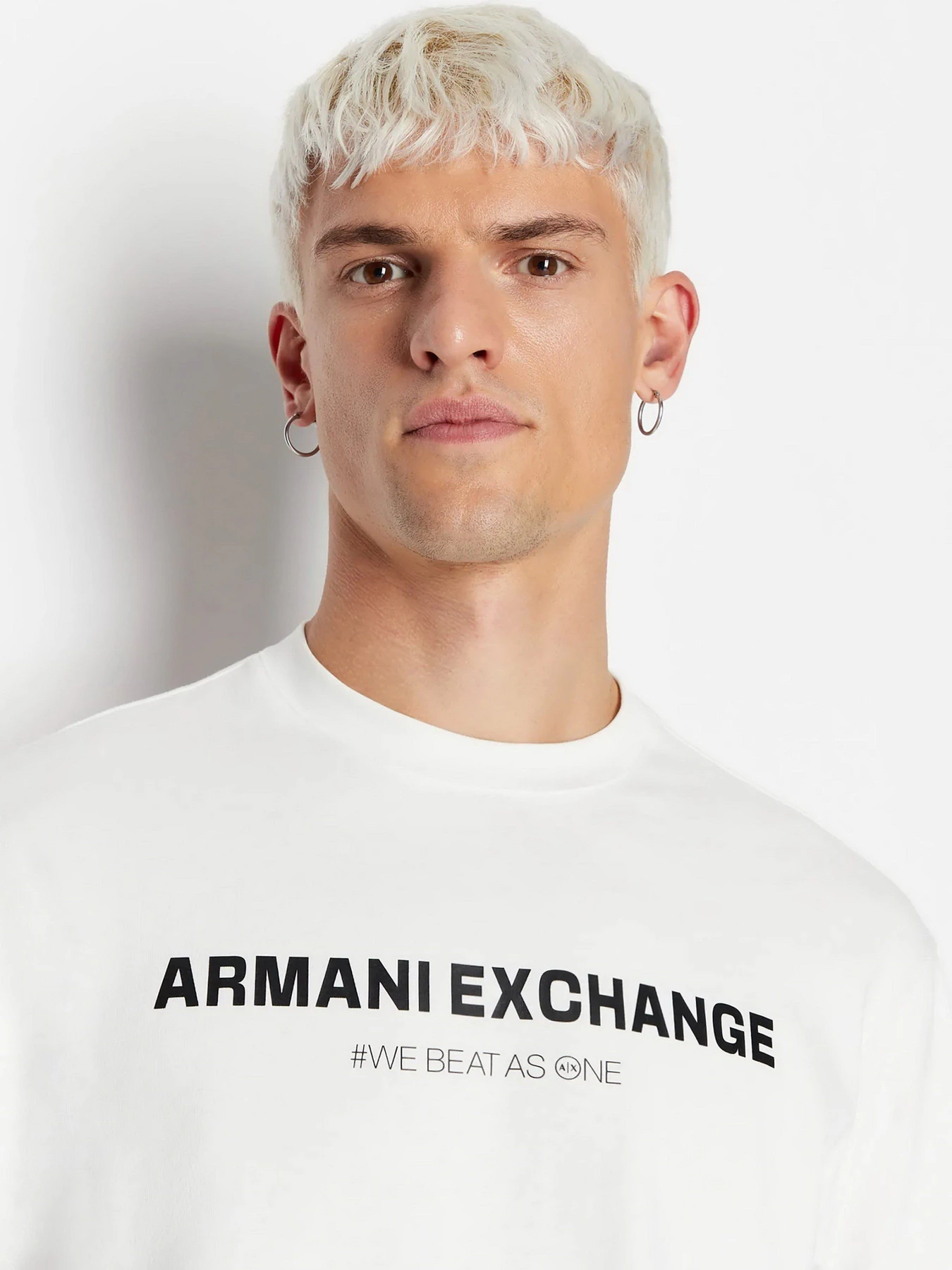 Футболки и поло Armani Exchange We beats as one модель 6RZMHM-ZJDHZ-1116 Футболки и поло Armani Exchange We beats as one модель 6RZMHM-ZJDHZ-1116 Фото