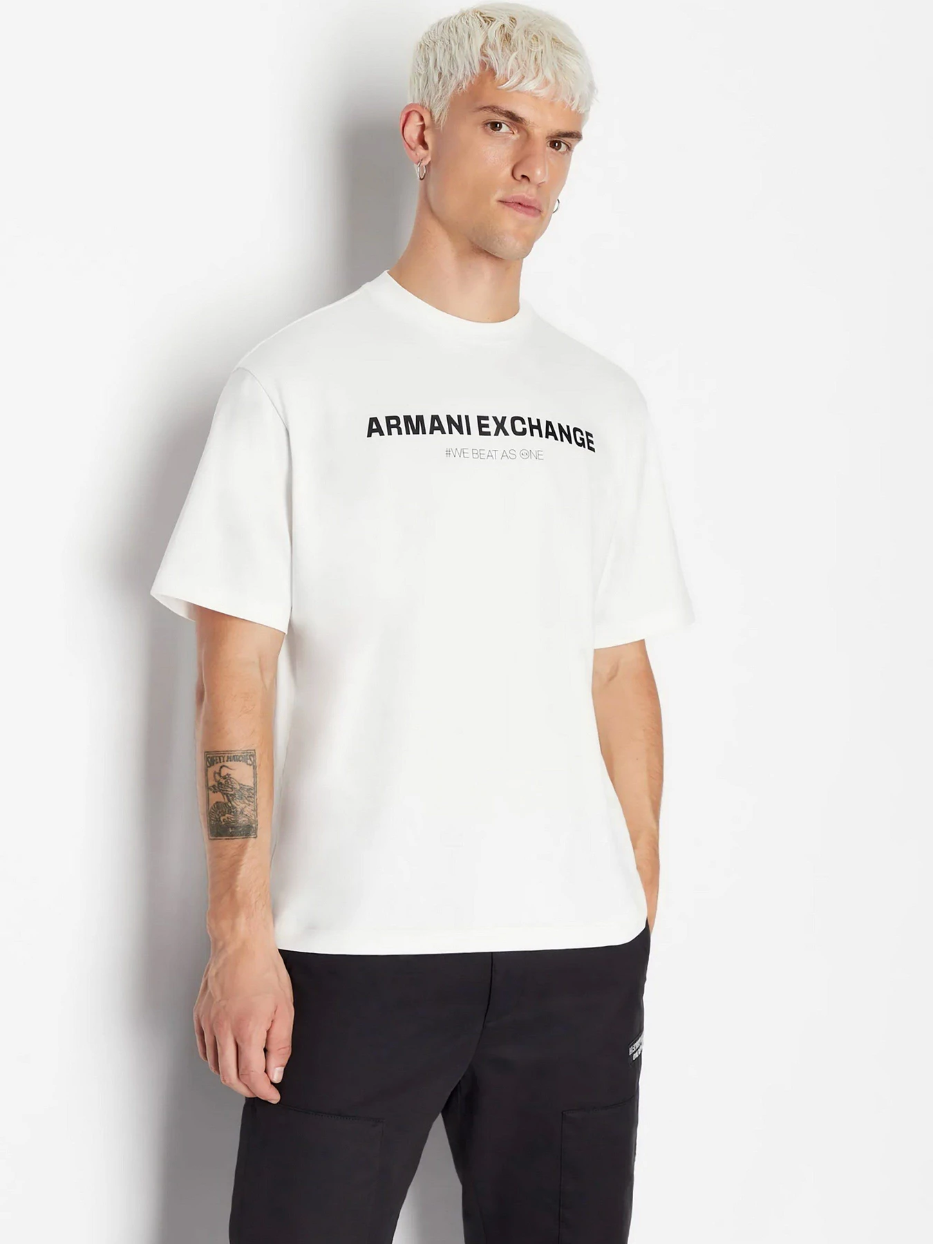 Футболки и поло Armani Exchange We beats as one модель 6RZMHM-ZJDHZ-1116 Футболки и поло Armani Exchange We beats as one модель 6RZMHM-ZJDHZ-1116 Фото