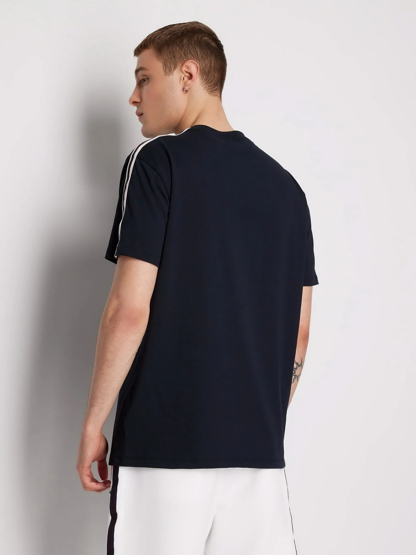 Футболки и поло Armani Exchange модель 6RZTLM-ZJ8EZ-1583 Футболки и поло Armani Exchange модель 6RZTLM-ZJ8EZ-1583 Фото