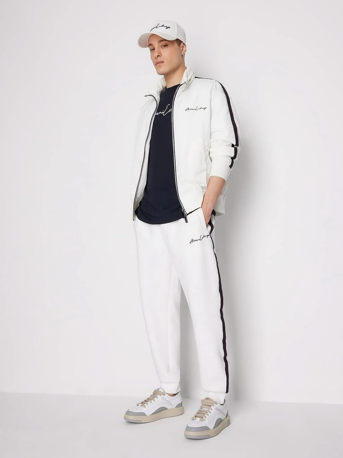 Футболки и поло Armani Exchange модель 6RZTLM-ZJ8EZ-1583 Футболки и поло Armani Exchange модель 6RZTLM-ZJ8EZ-1583 Фото