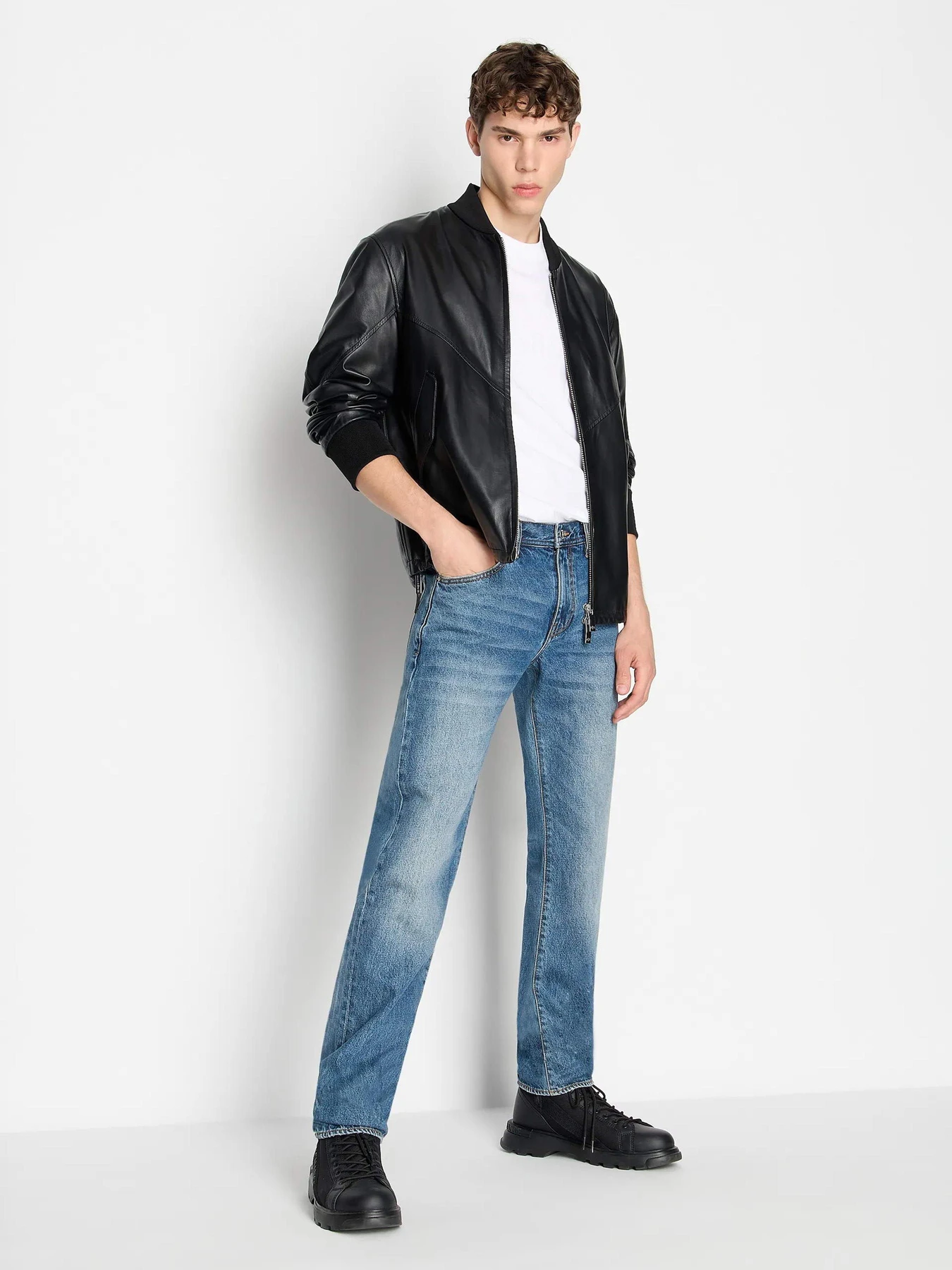 Джинсы Armani Exchange J16 модель 6RZJ16-Z28JZ-1500 Джинсы Armani Exchange J16 модель 6RZJ16-Z28JZ-1500 Фото