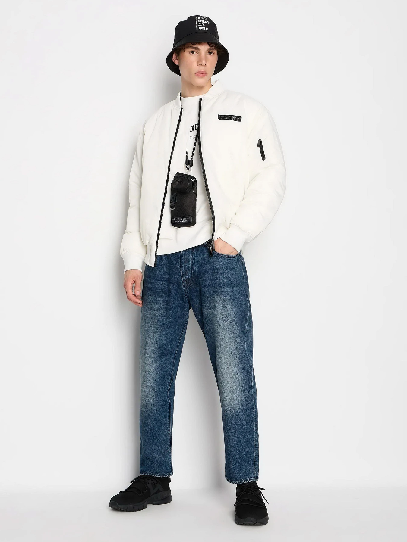 Джинсы Armani Exchange J71 модель 6RZJ71-Z18JZ-1500 Джинсы Armani Exchange J71 модель 6RZJ71-Z18JZ-1500 Фото