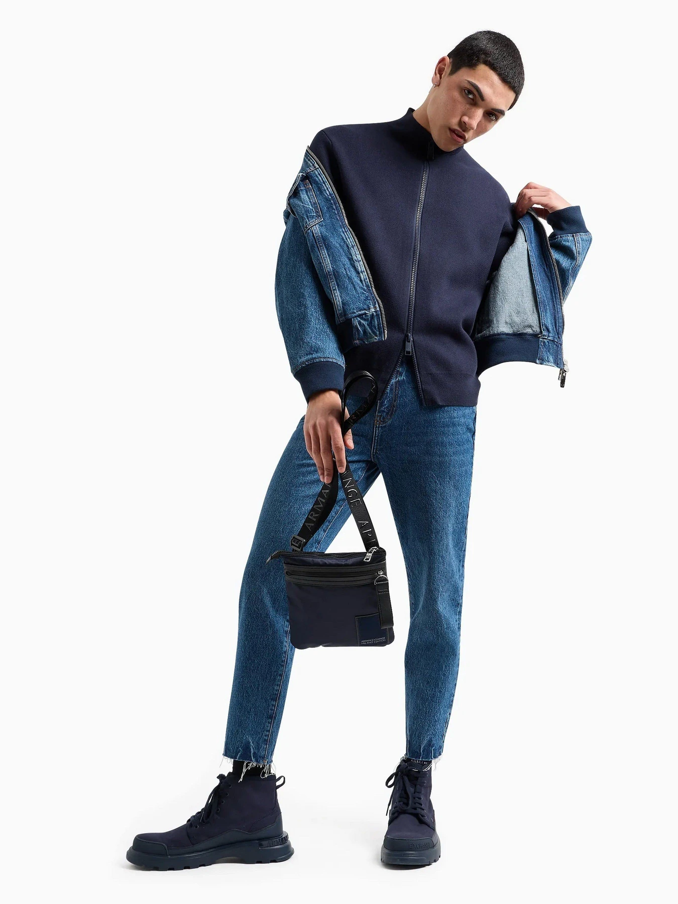 Худи и свитшоты Armani Exchange модель 3DZE1F-ZMQ7Z-15CX Худи и свитшоты Armani Exchange модель 3DZE1F-ZMQ7Z-15CX Фото