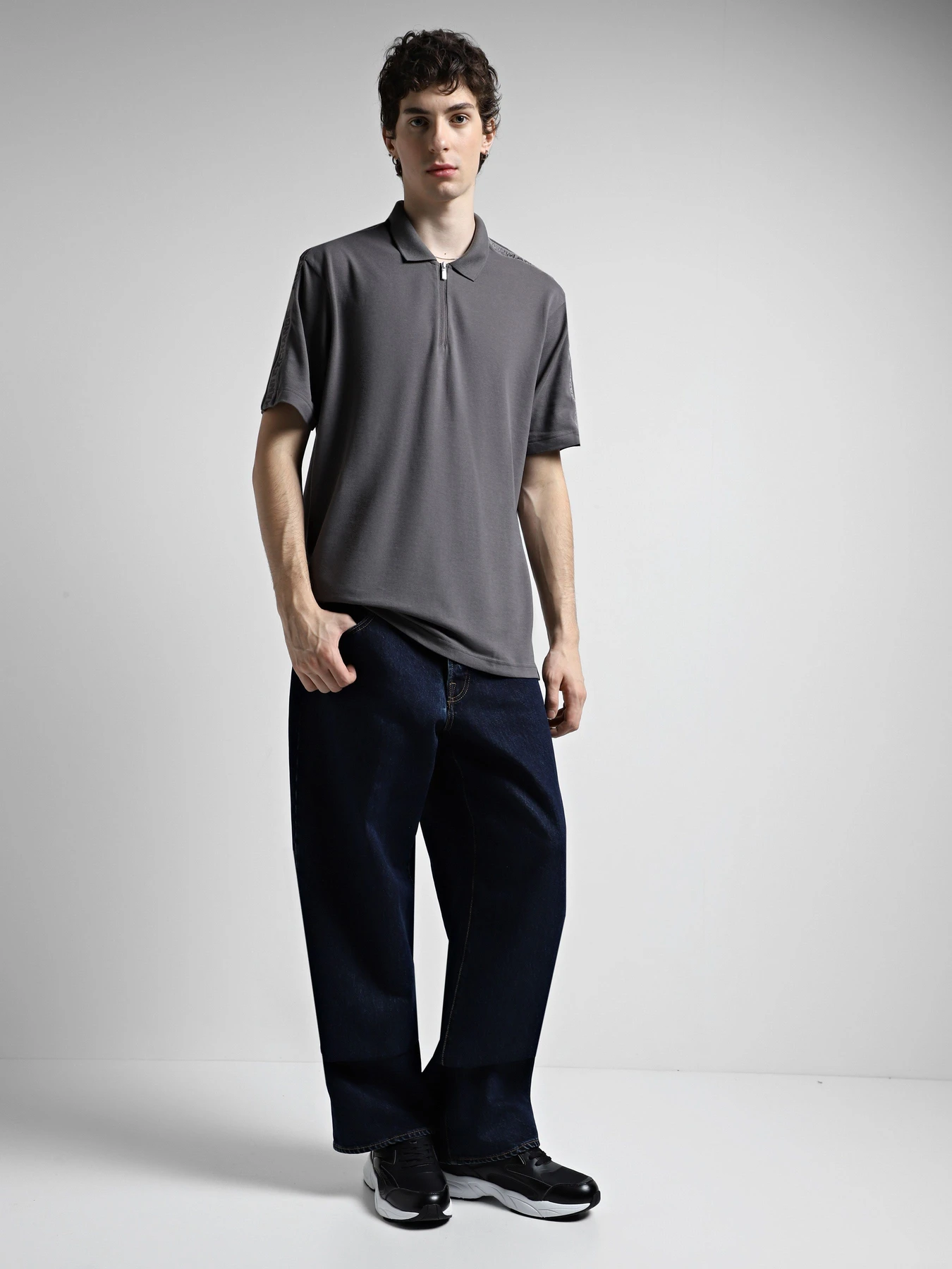 Футболки и поло Armani Exchange модель 6DZFLC-ZJM5Z-19AA Фото