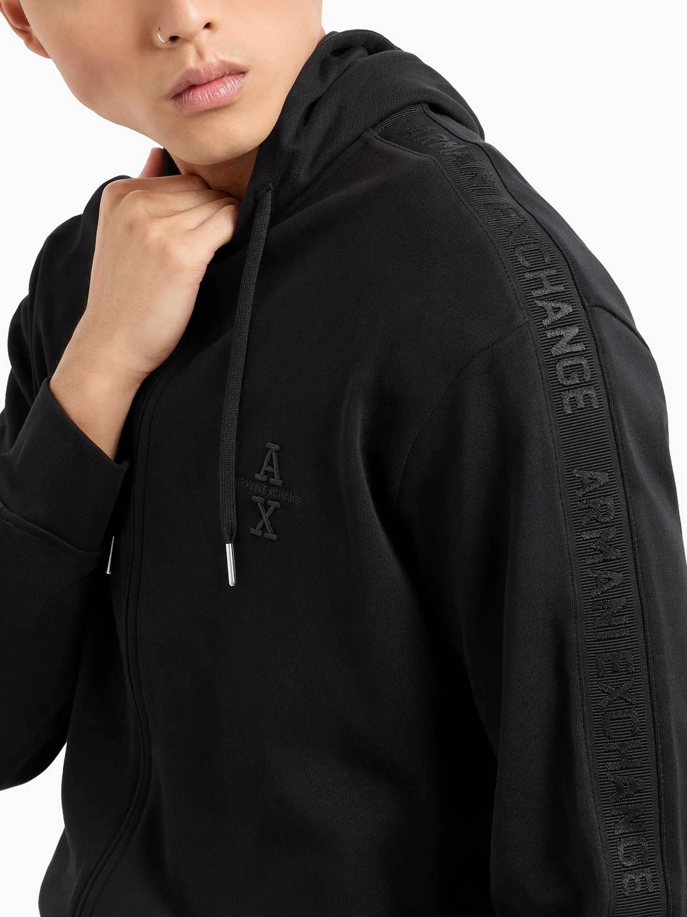 Худі та світшоти Armani Exchange модель 6DZMLC-ZJNNZ-1200 Худі та світшоти Armani Exchange модель 6DZMLC-ZJNNZ-1200 Фото