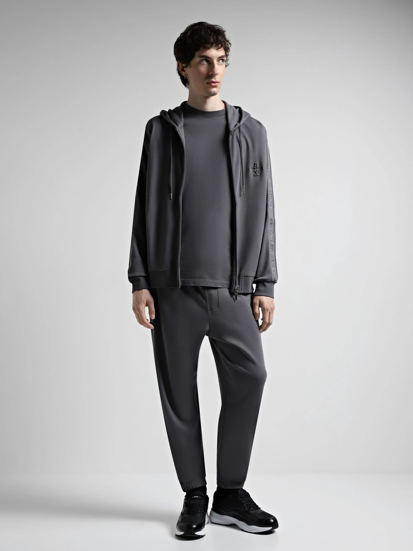 Худи и свитшоты Armani Exchange модель 6DZMLC-ZJNNZ-19AA Худи и свитшоты Armani Exchange модель 6DZMLC-ZJNNZ-19AA Фото