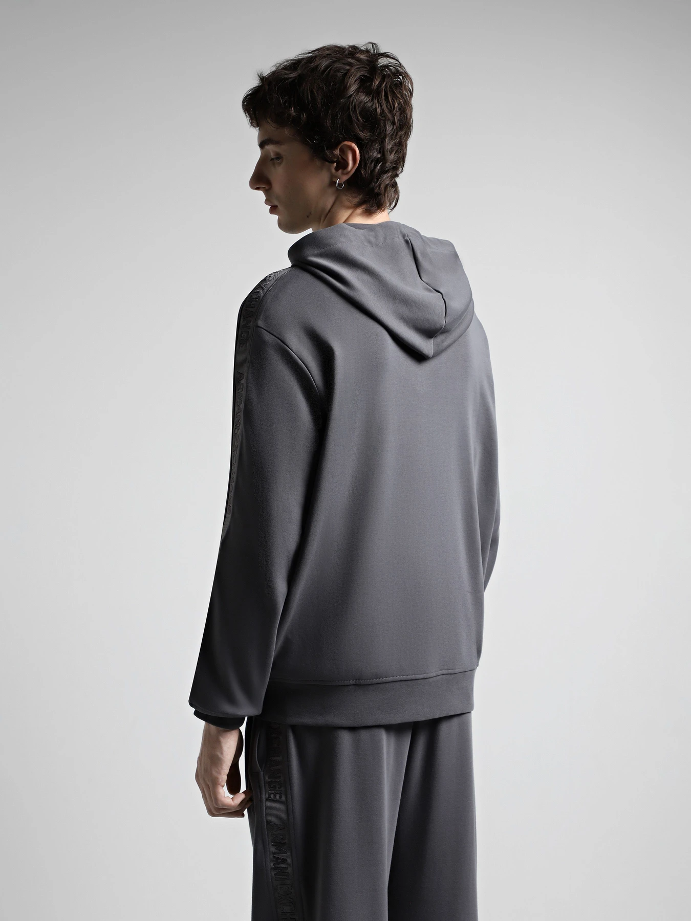 Худи и свитшоты Armani Exchange модель 6DZMLC-ZJNNZ-19AA Худи и свитшоты Armani Exchange модель 6DZMLC-ZJNNZ-19AA Фото