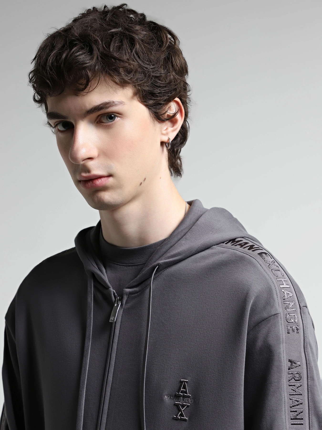 Худи и свитшоты Armani Exchange модель 6DZMLC-ZJNNZ-19AA Худи и свитшоты Armani Exchange модель 6DZMLC-ZJNNZ-19AA Фото