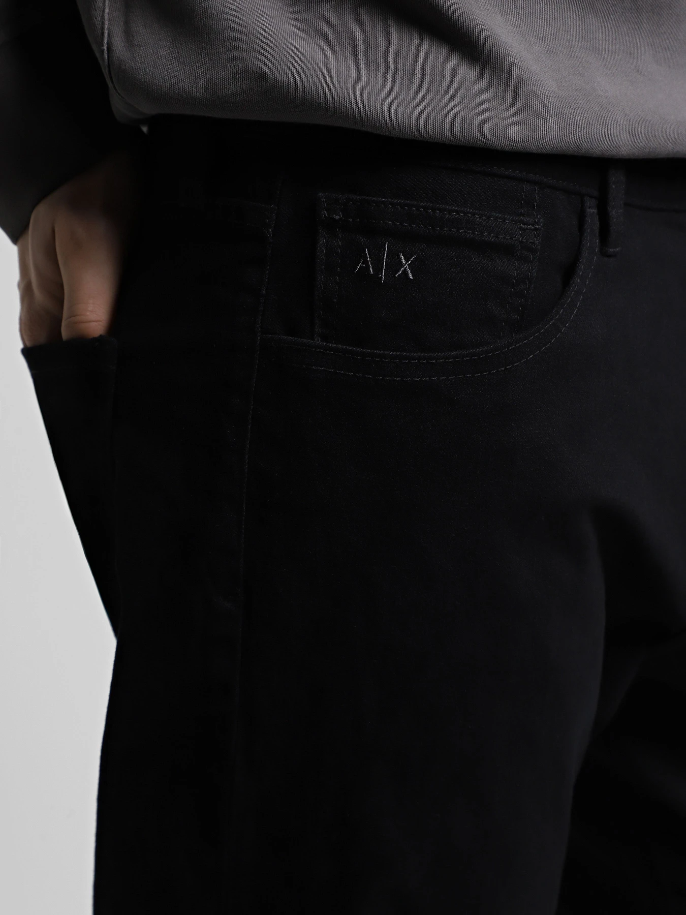Джинси Armani Exchange Essential модель 8NZJ16-Z2SBZ-1200 Джинси Armani Exchange Essential модель 8NZJ16-Z2SBZ-1200 Фото