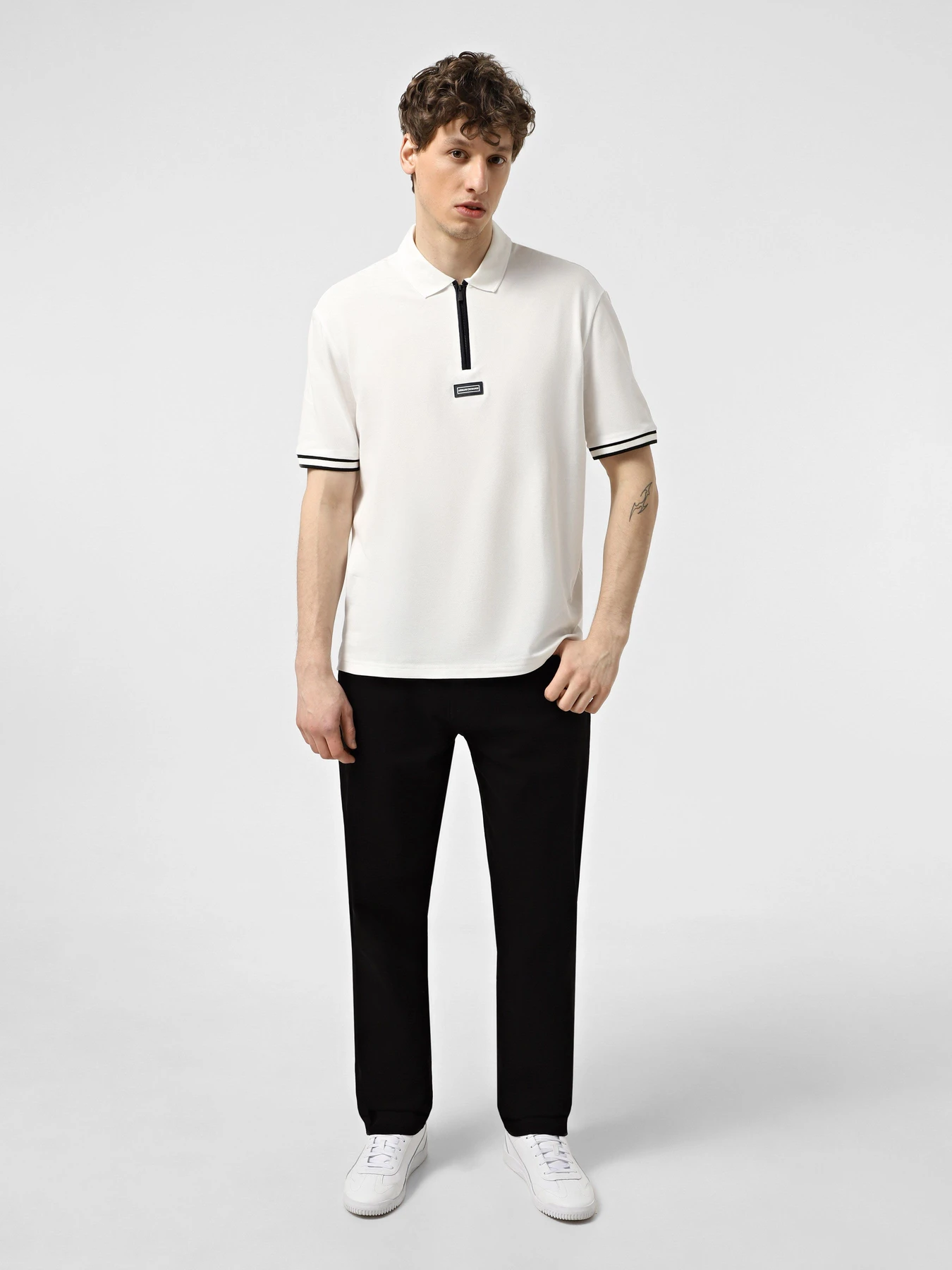 Джинсы Armani Exchange модель XM000049-AF14267-UC001 Джинсы Armani Exchange модель XM000049-AF14267-UC001 Фото