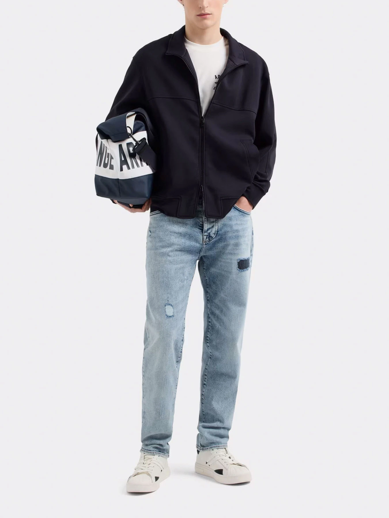 Джинси Armani Exchange модель XM000075-AF13094-MB001 Джинси Armani Exchange модель XM000075-AF13094-MB001 Фото