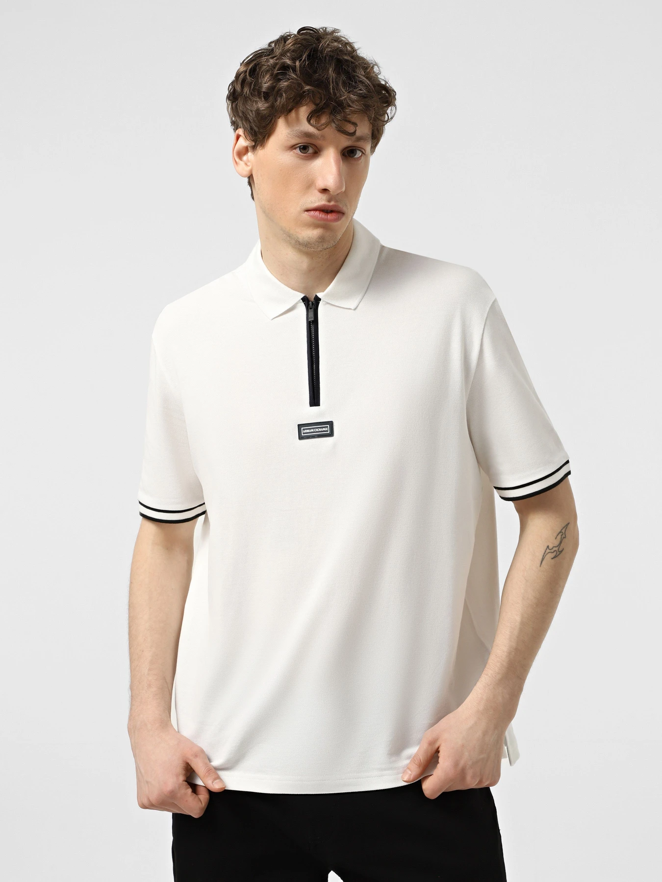 Футболки і поло Armani Exchange модель XM000221-AF10366-U0009 Фото