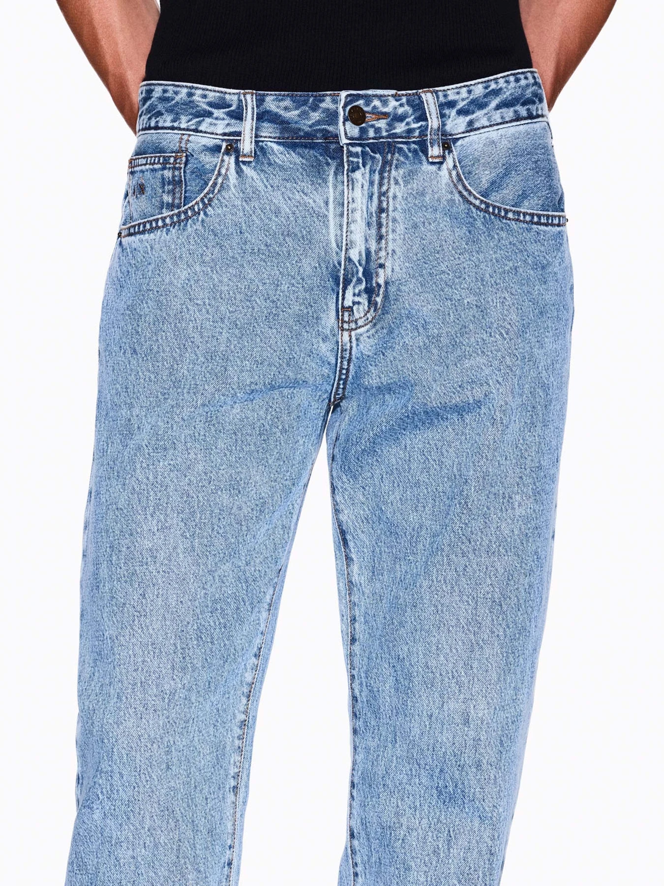 Джинсы Armani Exchange модель XM000049-AF13367-MB003 Джинсы Armani Exchange модель XM000049-AF13367-MB003 Фото