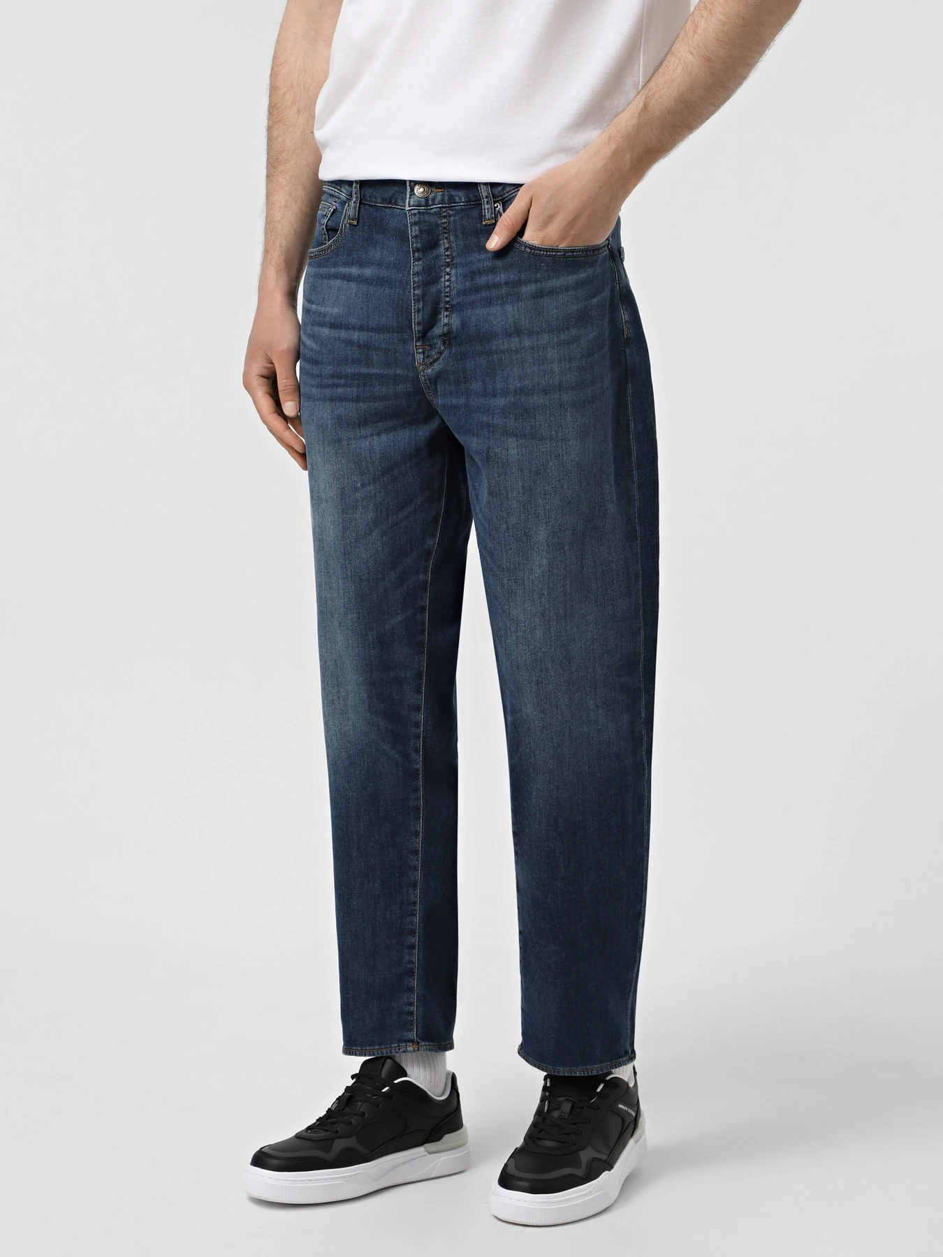 Джинси Armani Exchange модель XM000072-AF13089-MB002 Джинси Armani Exchange модель XM000072-AF13089-MB002 Фото