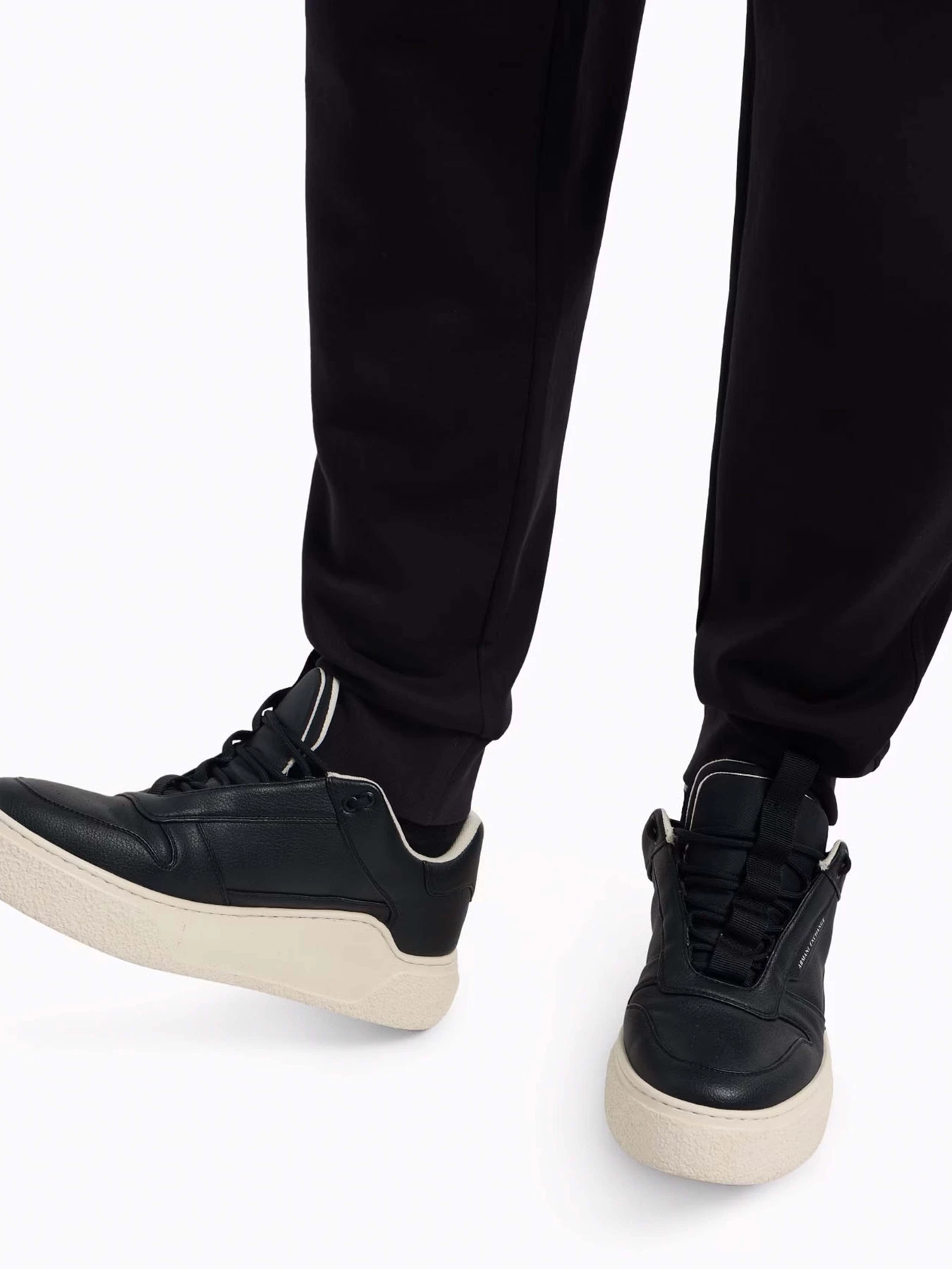 Брюки Armani Exchange модель XM000373-AF10818-UB101 Брюки Armani Exchange модель XM000373-AF10818-UB101 Фото