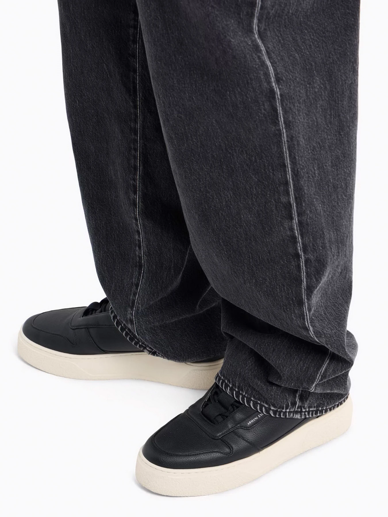 Джинсы Armani Exchange модель XM000076-AF13366-M8001 Фото
