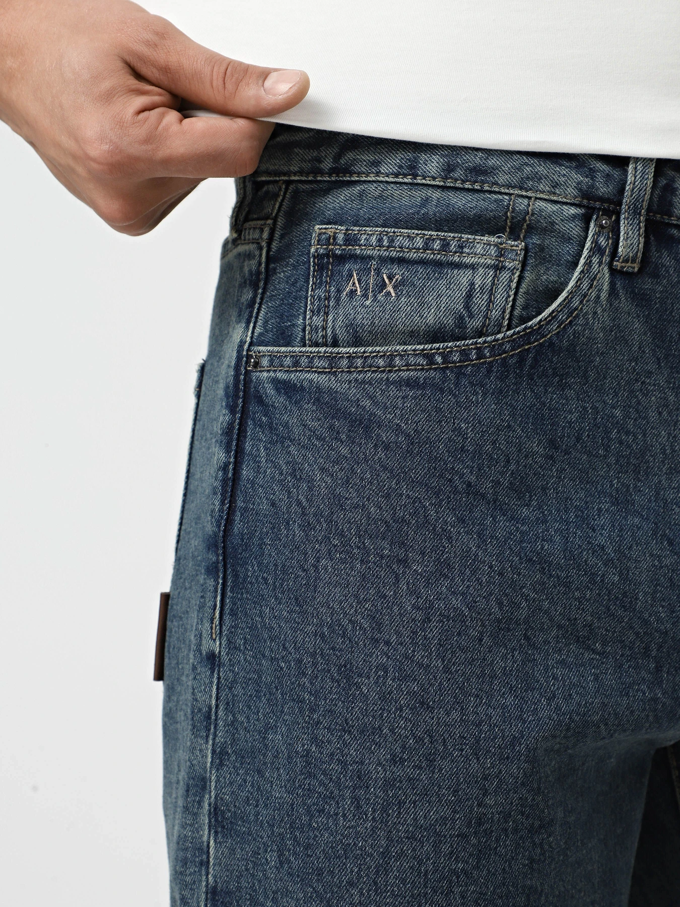 Джинси Armani Exchange модель XM000049-AF14870-MB001 Джинси Armani Exchange модель XM000049-AF14870-MB001 Фото