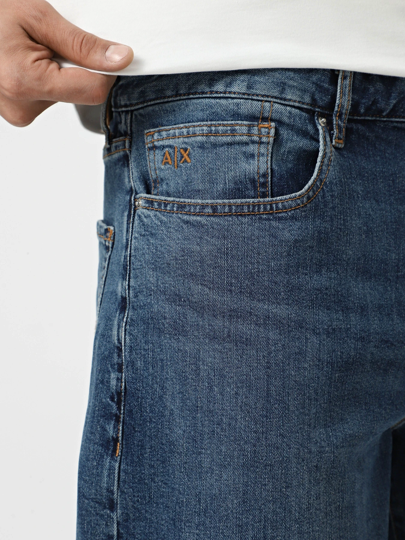 Джинси Armani Exchange модель XM000072-AF18811-MB002 Джинси Armani Exchange модель XM000072-AF18811-MB002 Фото