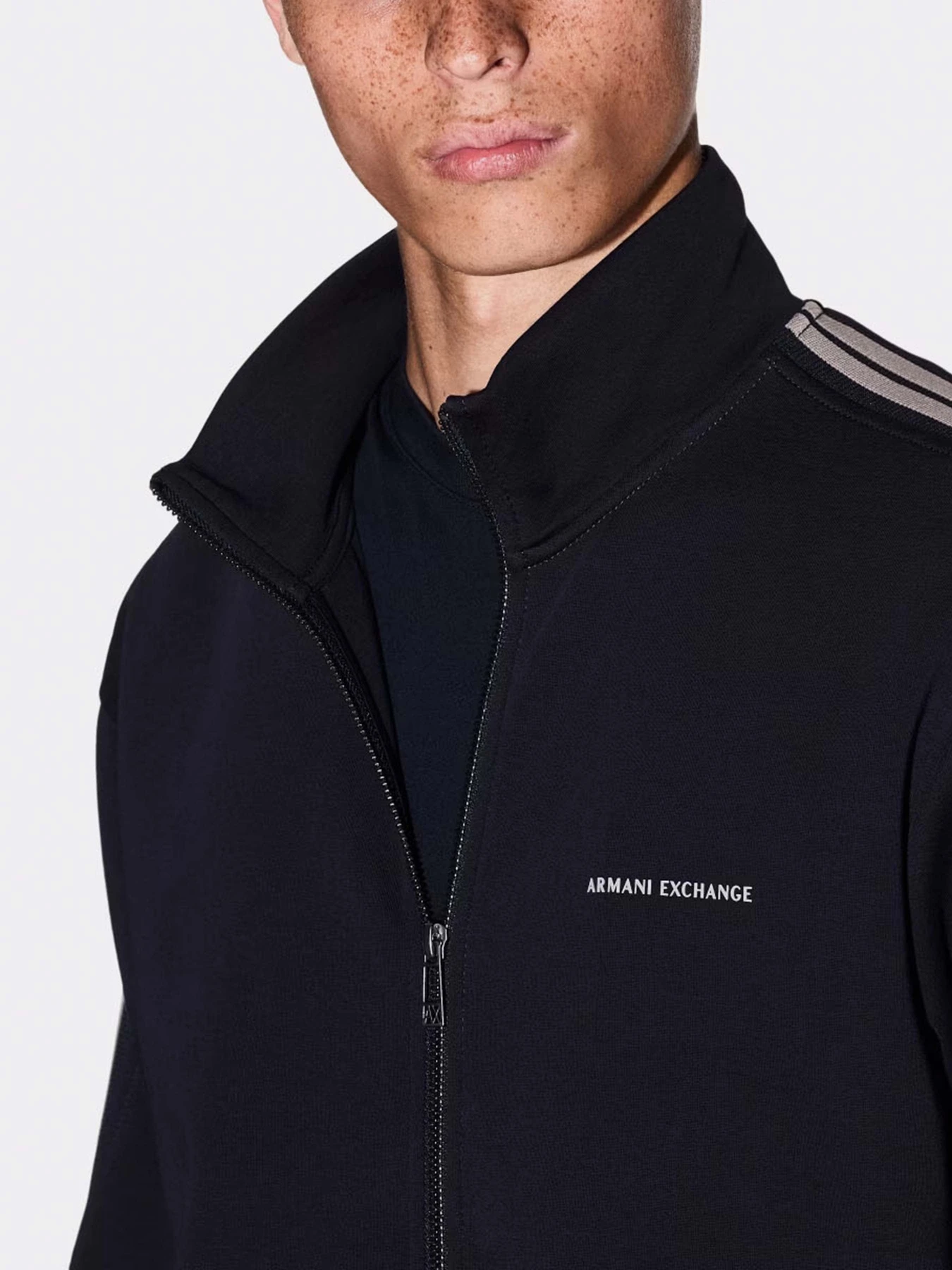 Худі та світшоти Armani Exchange модель XM001361-AF10818-UB101 Худі та світшоти Armani Exchange модель XM001361-AF10818-UB101 Фото