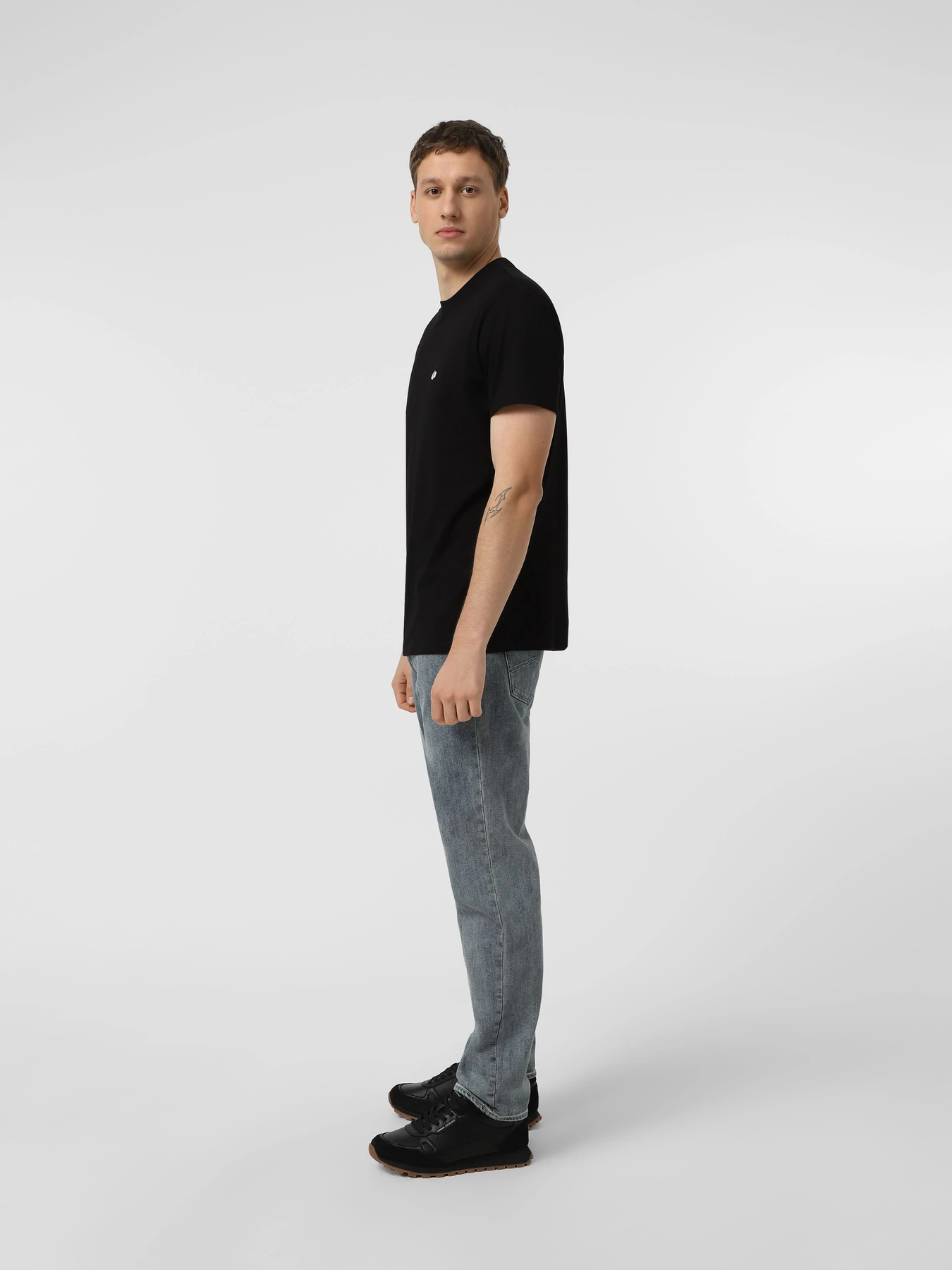Джинсы Armani Exchange модель XM000049-AF17049-MB001 Джинсы Armani Exchange модель XM000049-AF17049-MB001 Фото