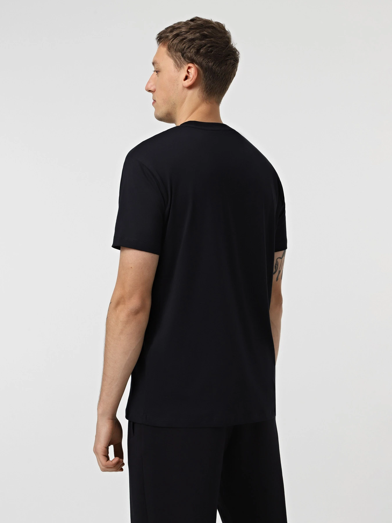 Футболки и поло Armani Exchange модель XM001568-AF10358-UB101 Футболки и поло Armani Exchange модель XM001568-AF10358-UB101 Фото