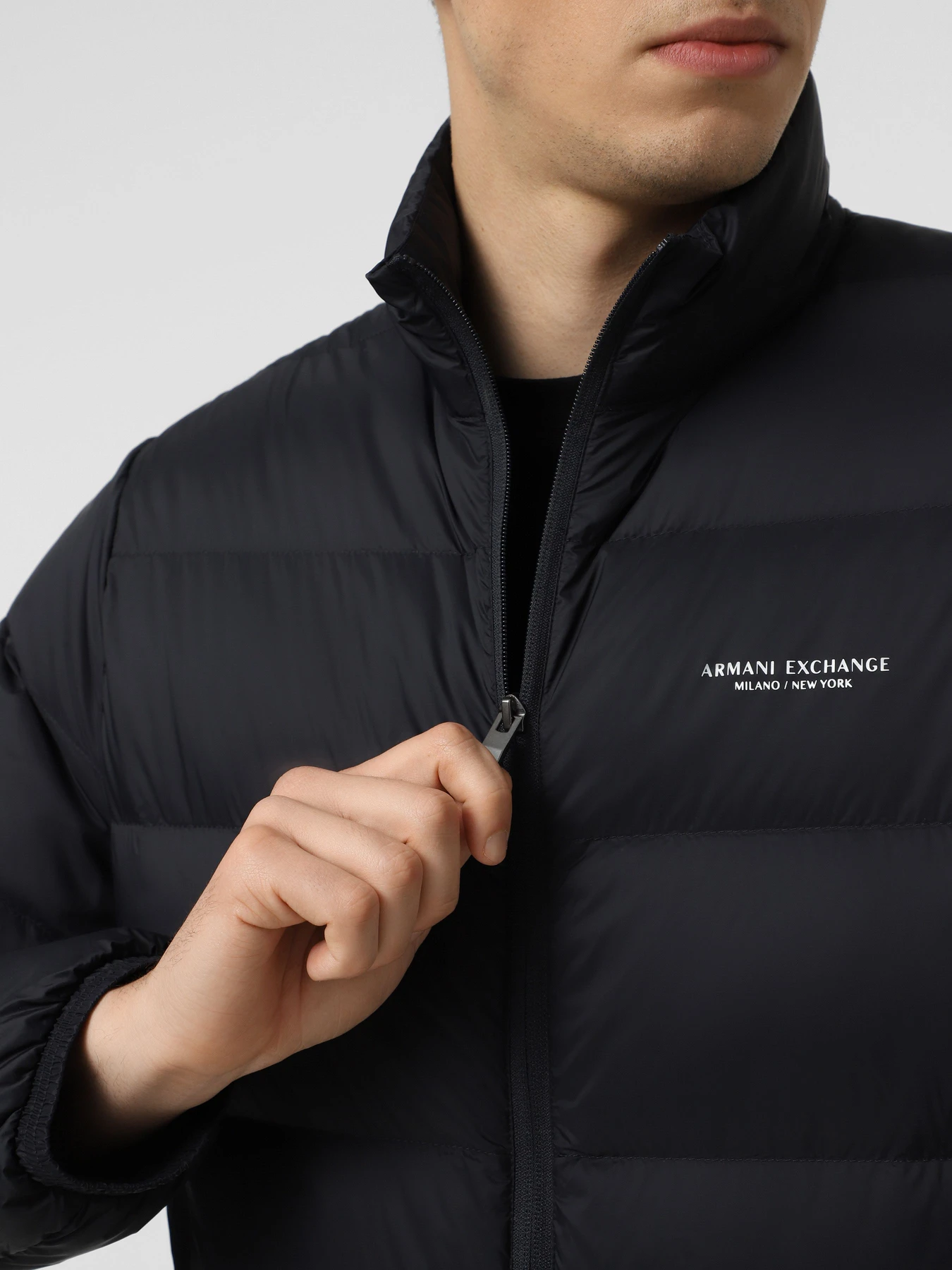 Куртки и дубленки Armani Exchange модель XM001575-AF16927-UB101 Куртки и дубленки Armani Exchange модель XM001575-AF16927-UB101 Фото