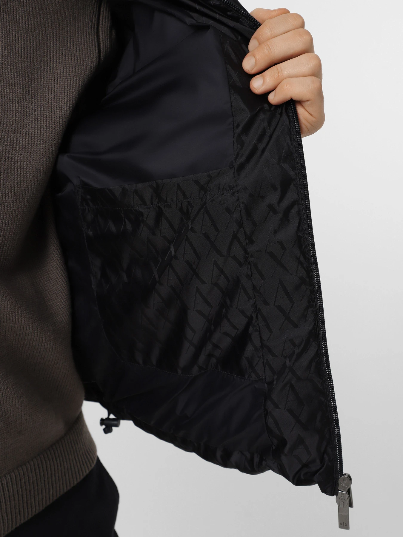 Куртки и дубленки Armani Exchange модель XM001580-AF16628-UB101 Фото