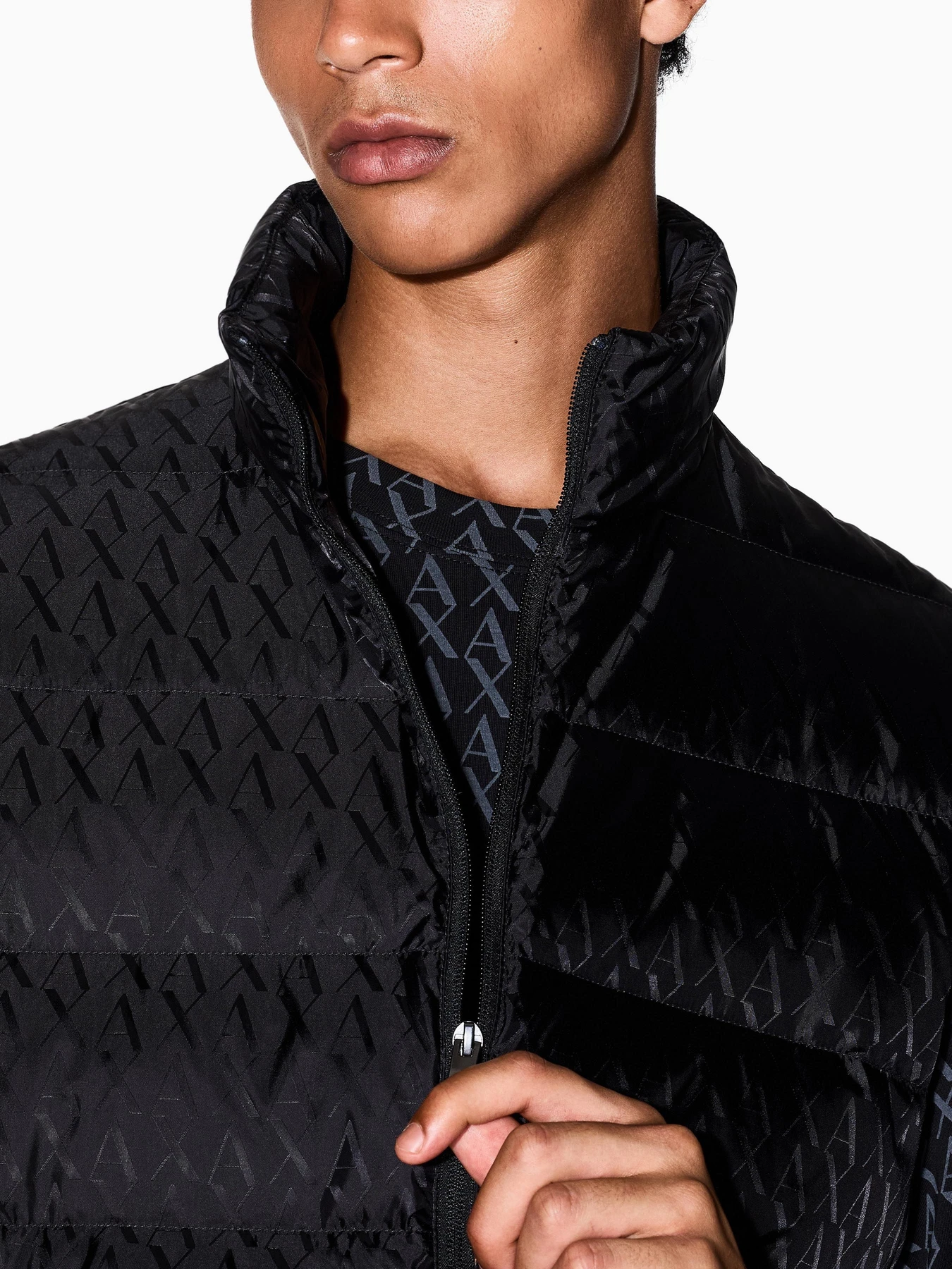 Куртки и дубленки Armani Exchange модель XM001581-AF16628-UC001 Куртки и дубленки Armani Exchange модель XM001581-AF16628-UC001 Фото