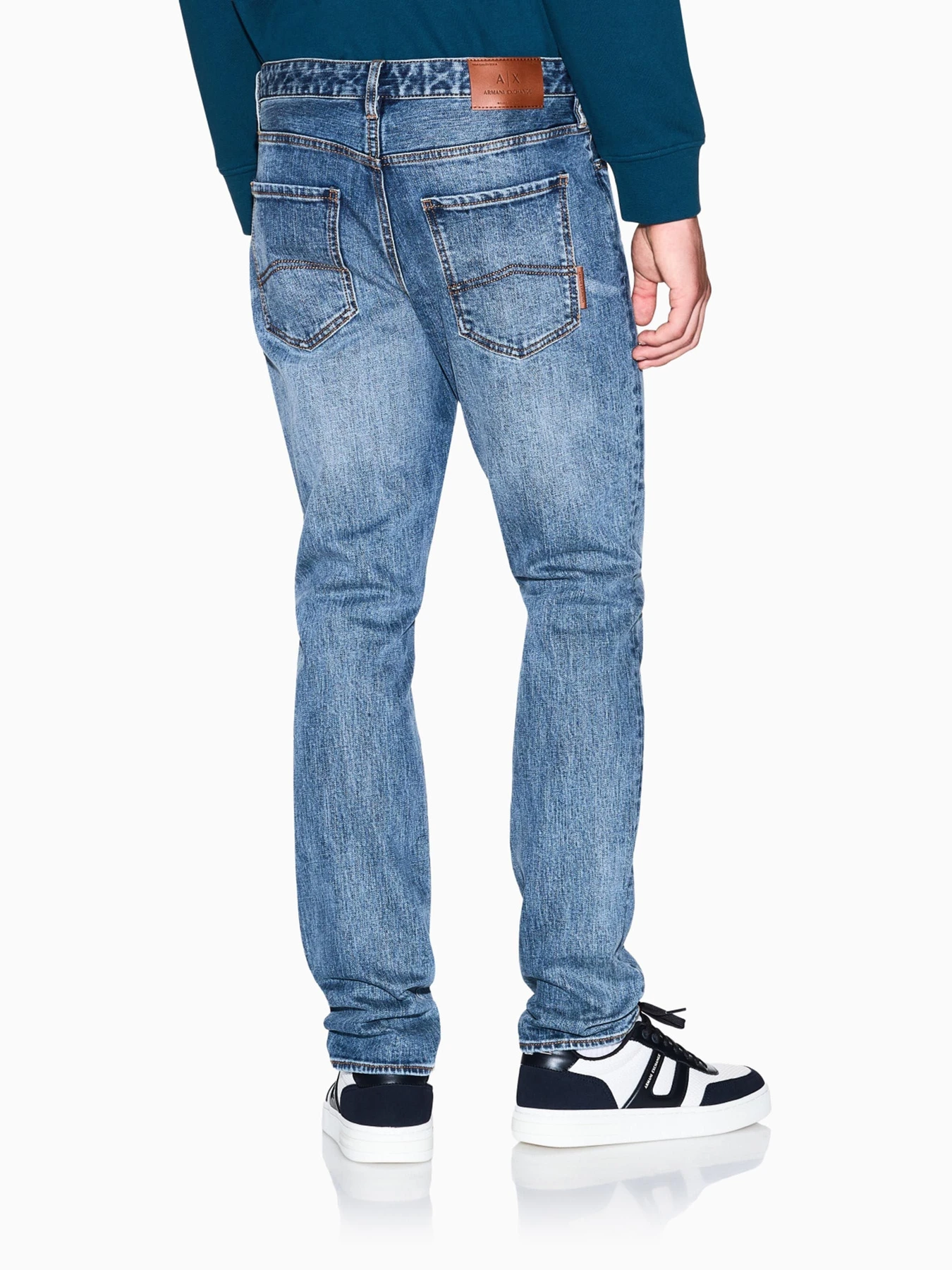 Джинси Armani Exchange модель XM000070-AF17047-MB001 Джинси Armani Exchange модель XM000070-AF17047-MB001 Фото