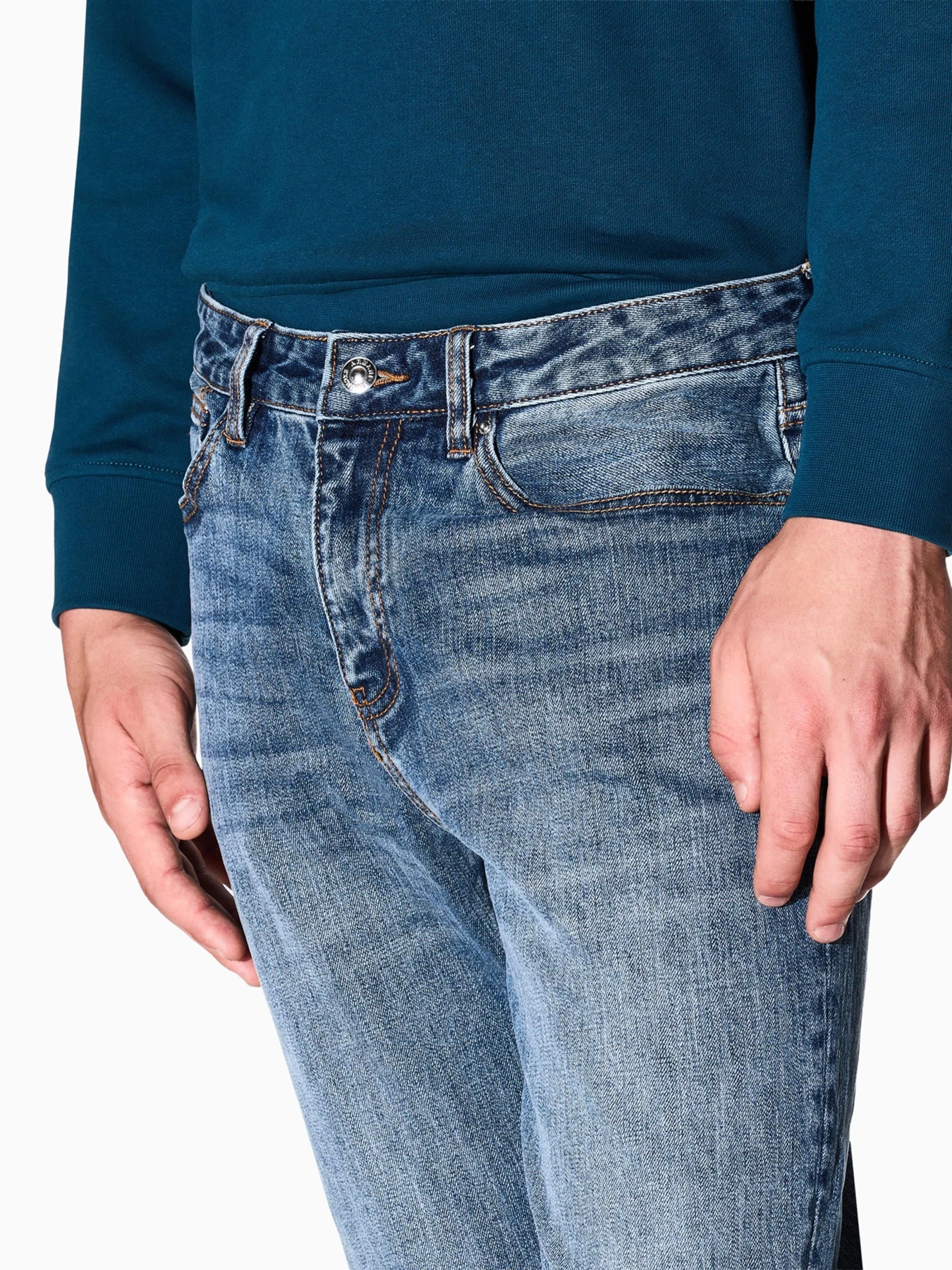 Джинси Armani Exchange модель XM000070-AF17047-MB001 Джинси Armani Exchange модель XM000070-AF17047-MB001 Фото