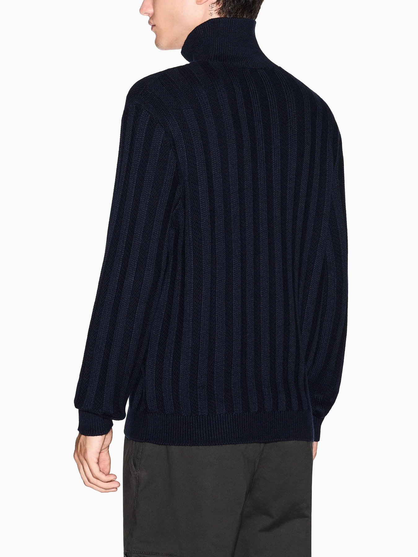 Свитры и кардиганы Armani Exchange модель XM001332-AF13776-UB101 Свитры и кардиганы Armani Exchange модель XM001332-AF13776-UB101 Фото