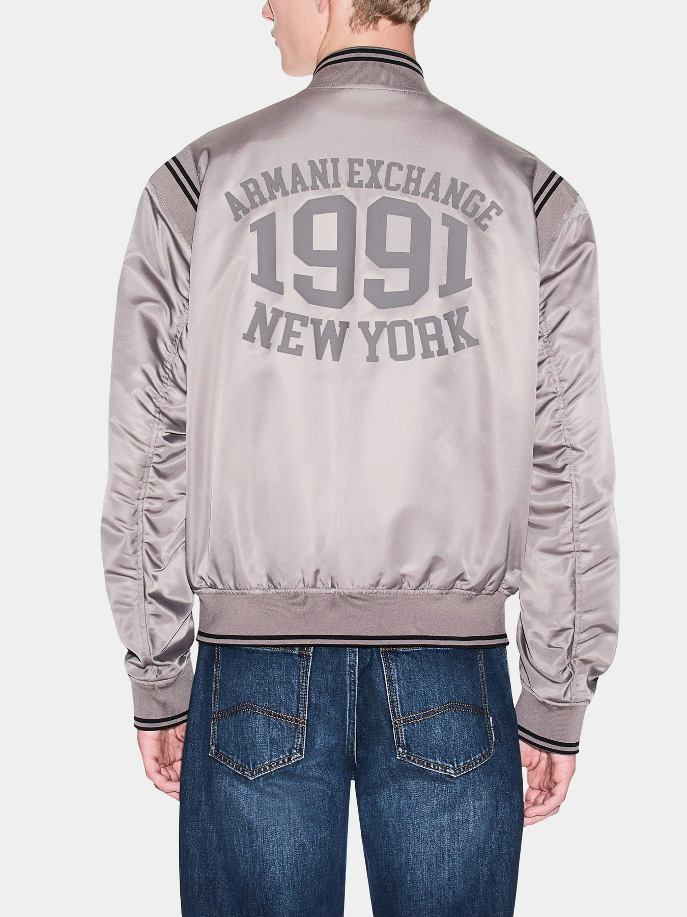Куртки та дублянки Armani Exchange модель XM002017-AF19828-U6107 Куртки та дублянки Armani Exchange модель XM002017-AF19828-U6107 Фото