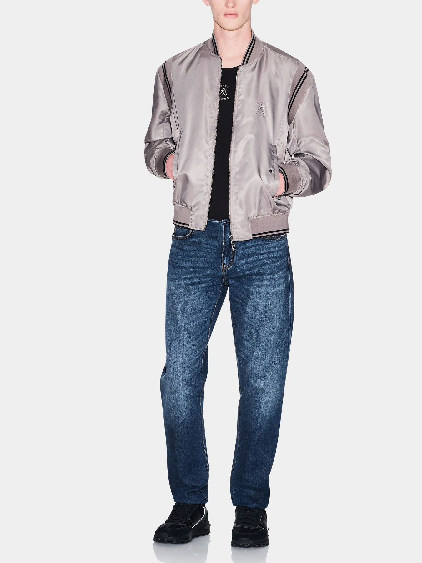 Куртки та дублянки Armani Exchange модель XM002017-AF19828-U6107 Куртки та дублянки Armani Exchange модель XM002017-AF19828-U6107 Фото