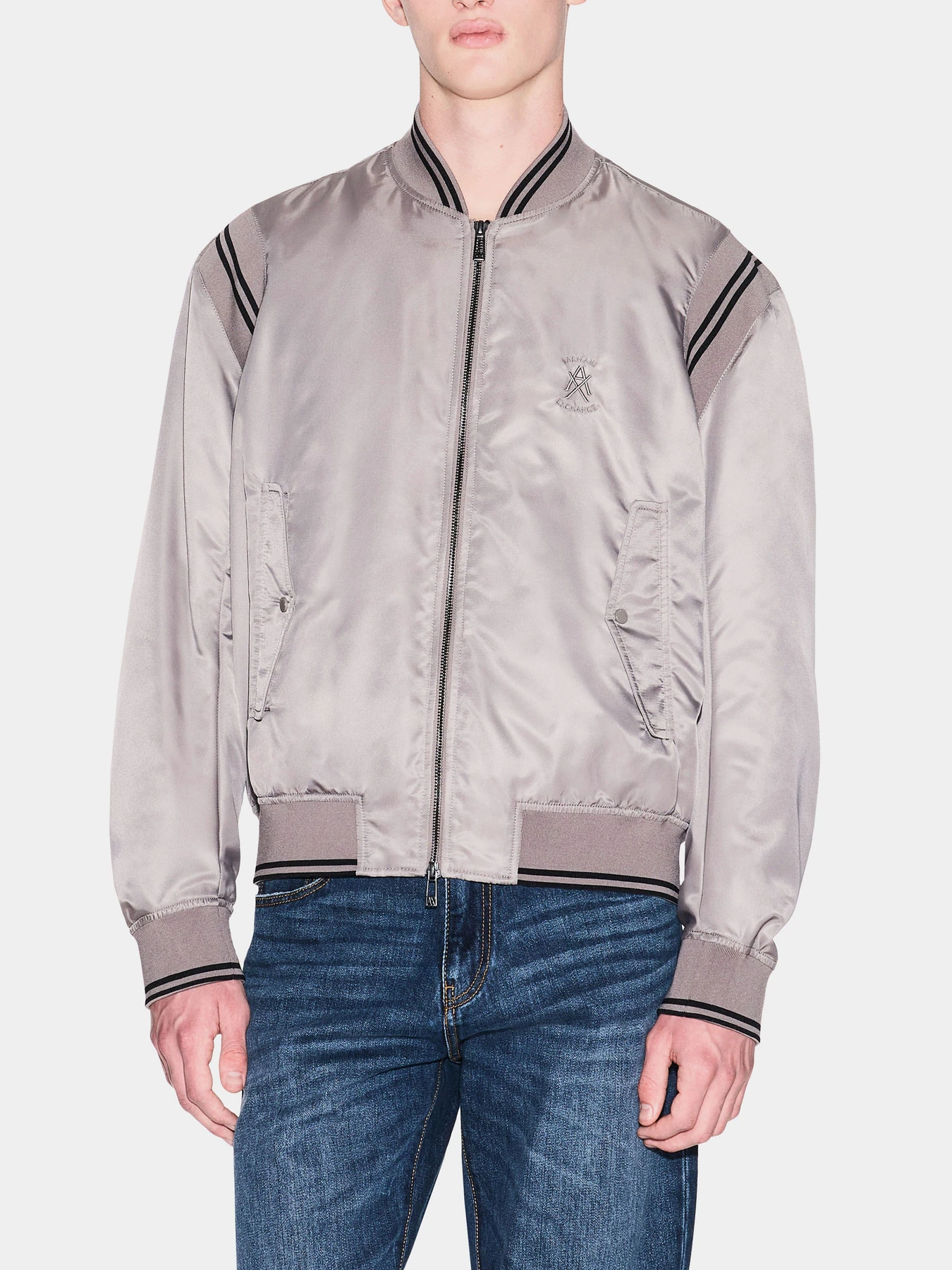 Куртки та дублянки Armani Exchange модель XM002017-AF19828-U6107 Куртки та дублянки Armani Exchange модель XM002017-AF19828-U6107 Фото