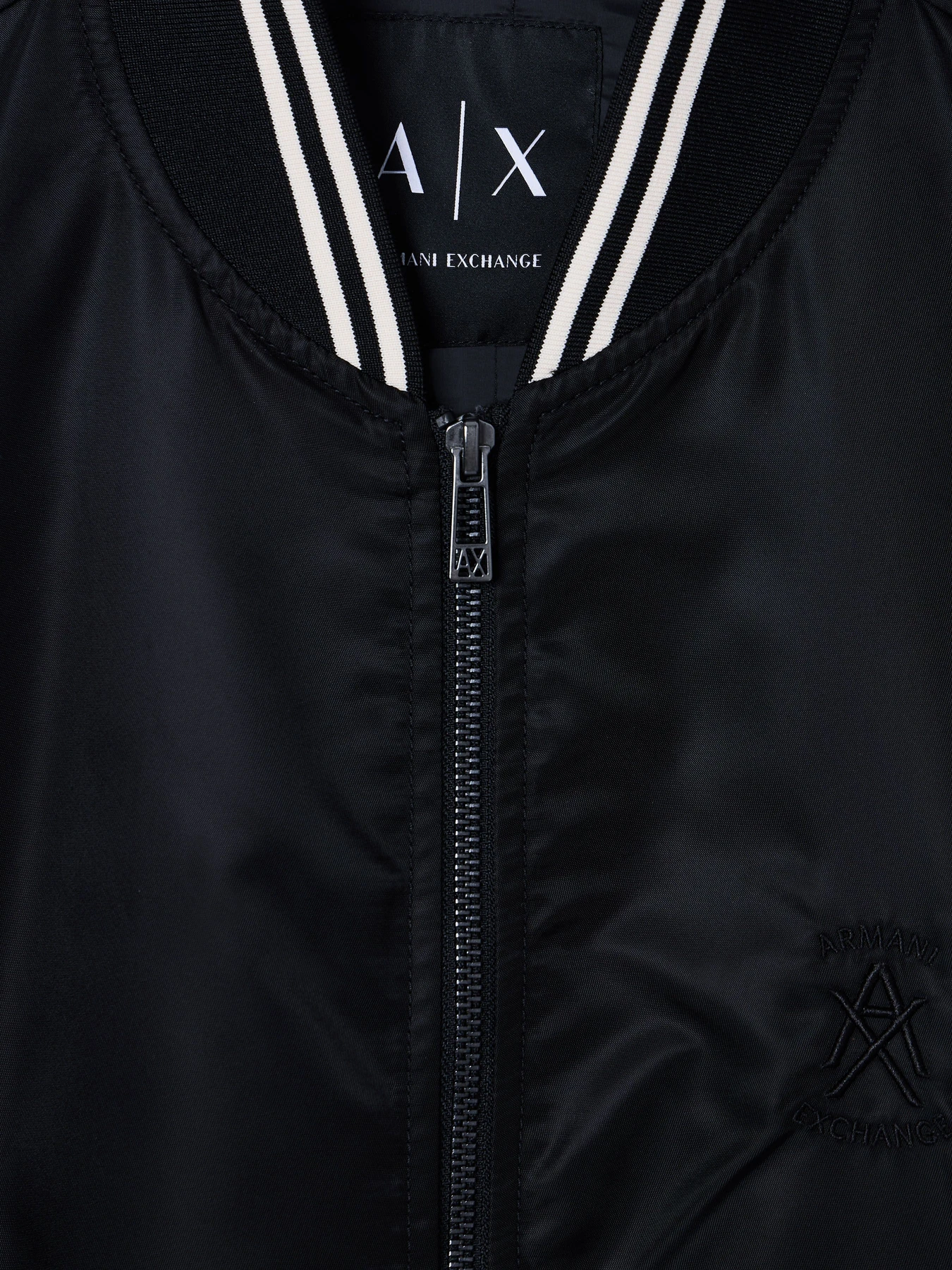 Куртки та дублянки Armani Exchange модель XM002017-AF19828-UC001 Фото