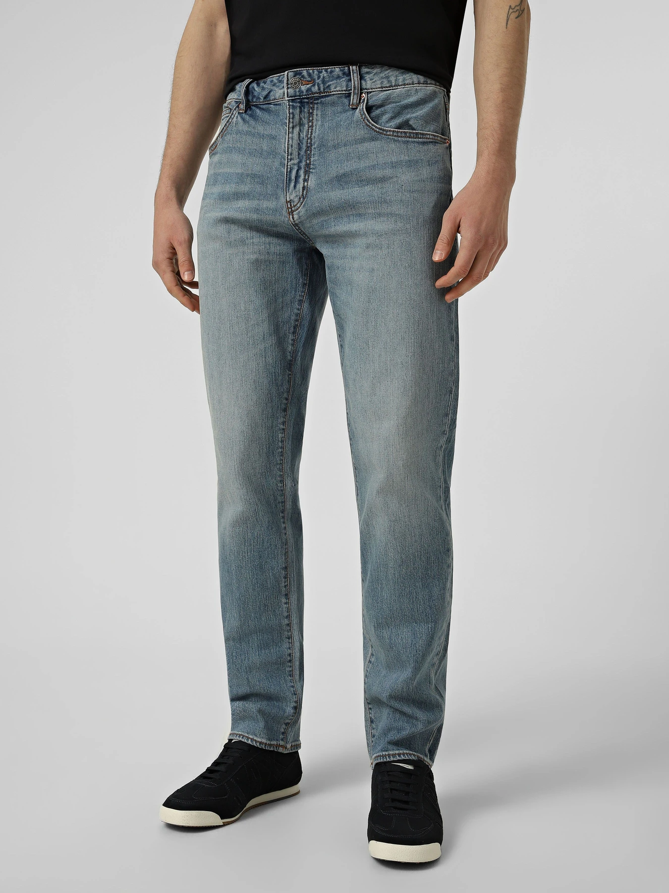 Джинсы Armani Exchange модель XM000049-AF22559-MB001 Джинсы Armani Exchange модель XM000049-AF22559-MB001 Фото