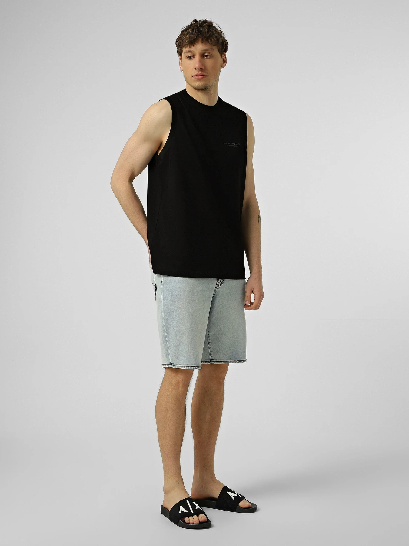 Шорты Armani Exchange модель XM000073-AF24466-MB001 Шорты Armani Exchange модель XM000073-AF24466-MB001 Фото