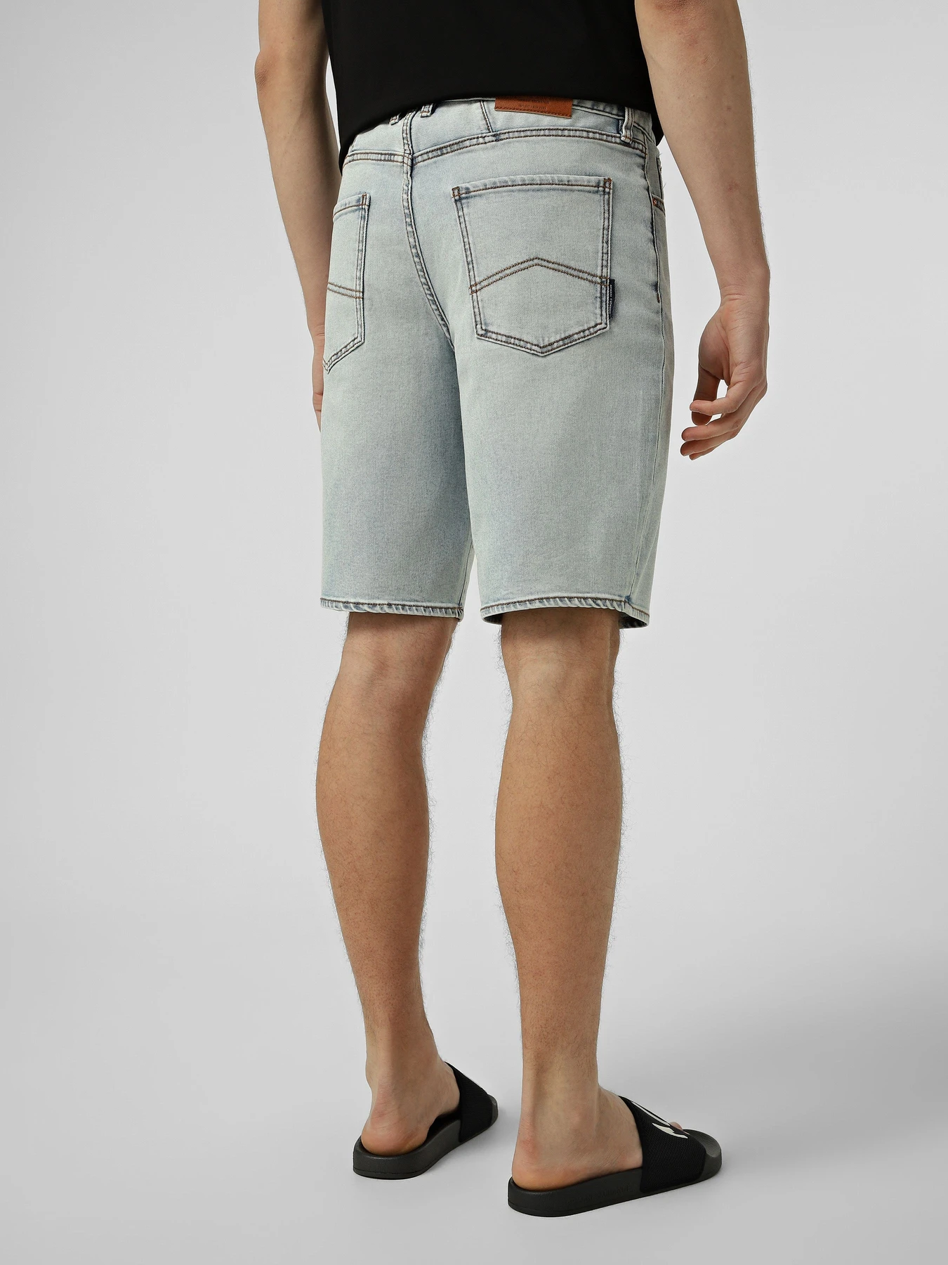 Шорты Armani Exchange модель XM000073-AF24466-MB001 Шорты Armani Exchange модель XM000073-AF24466-MB001 Фото