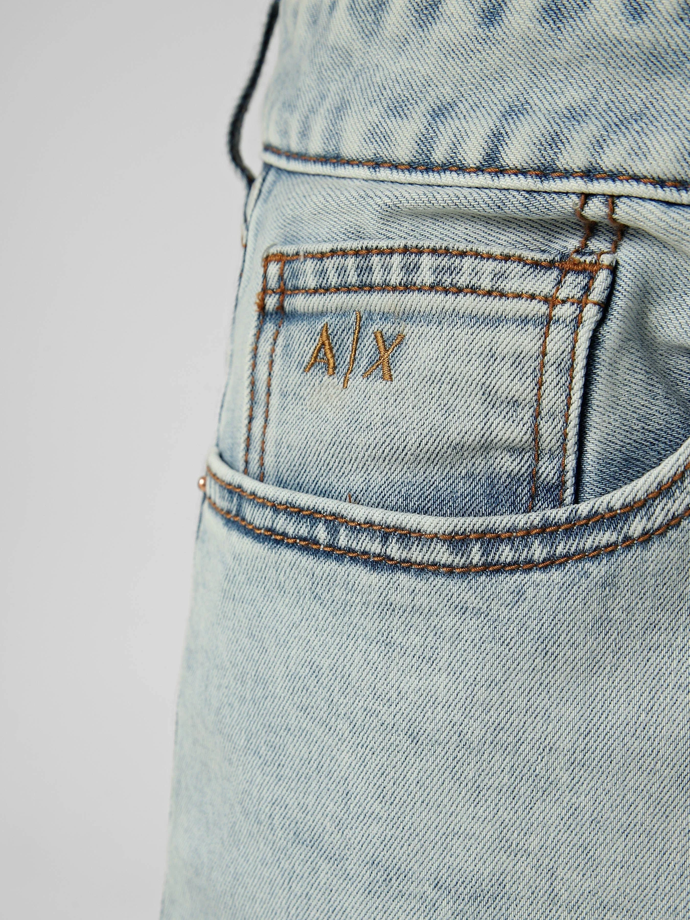 Шорты Armani Exchange модель XM000073-AF24466-MB001 Шорты Armani Exchange модель XM000073-AF24466-MB001 Фото