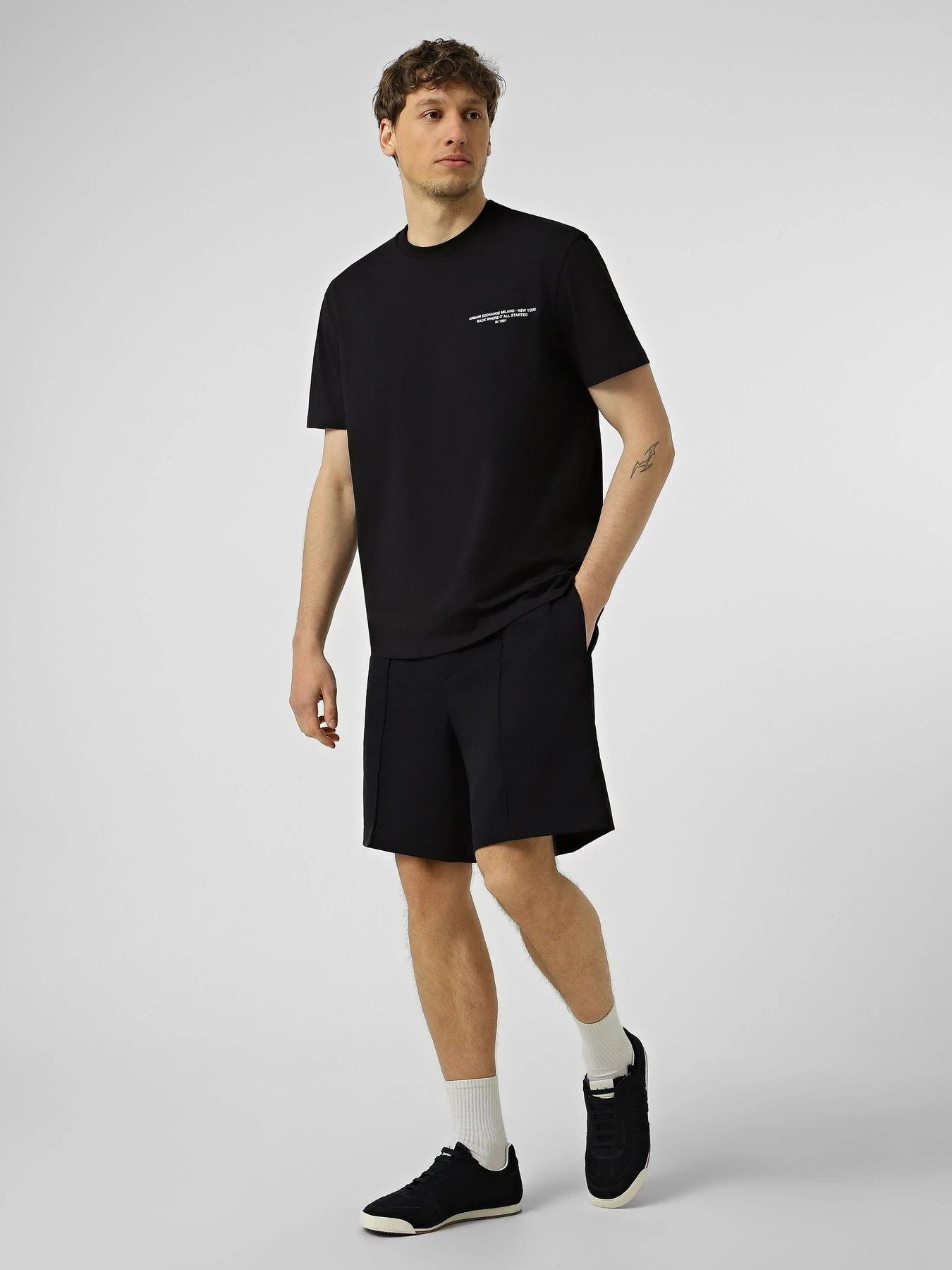 Шорты Armani Exchange модель XM002095-AF22545-UB101 Фото