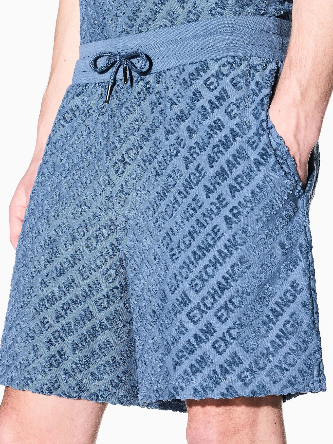 Шорты Armani Exchange модель XM002348-AF21860-U9302 Фото
