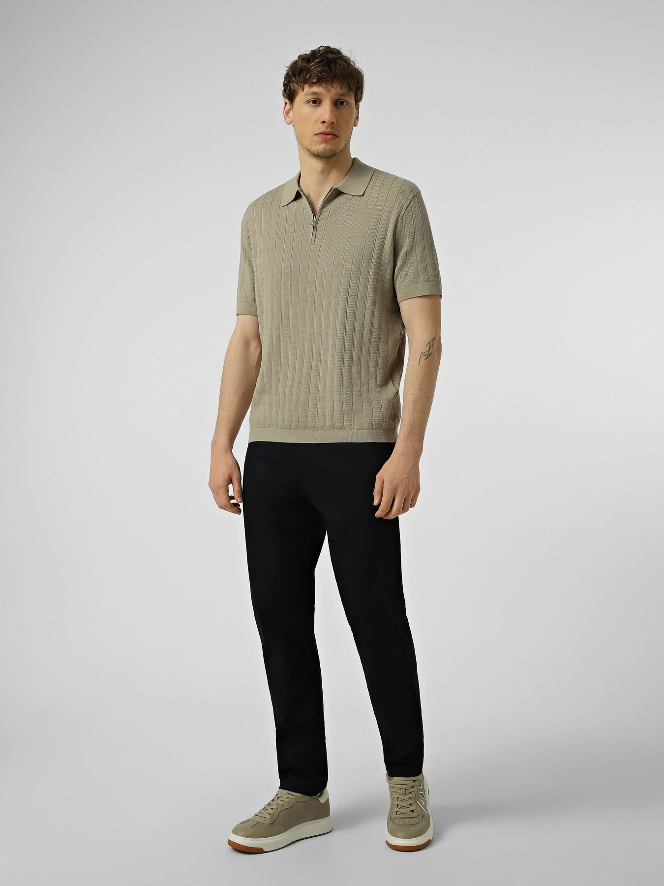 Футболки и поло Armani Exchange модель XM002438-AF22249-U6229 Футболки и поло Armani Exchange модель XM002438-AF22249-U6229 Фото