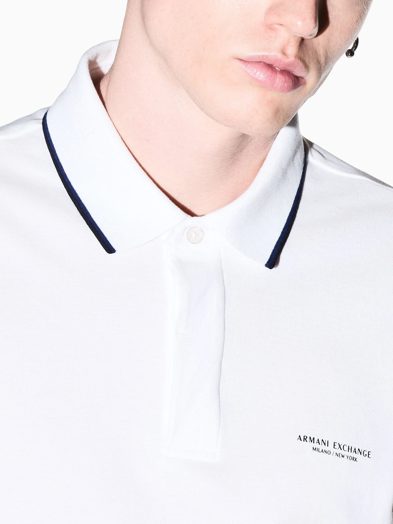 Футболки и поло Armani Exchange модель XM002895-AF13026-U0009 Фото