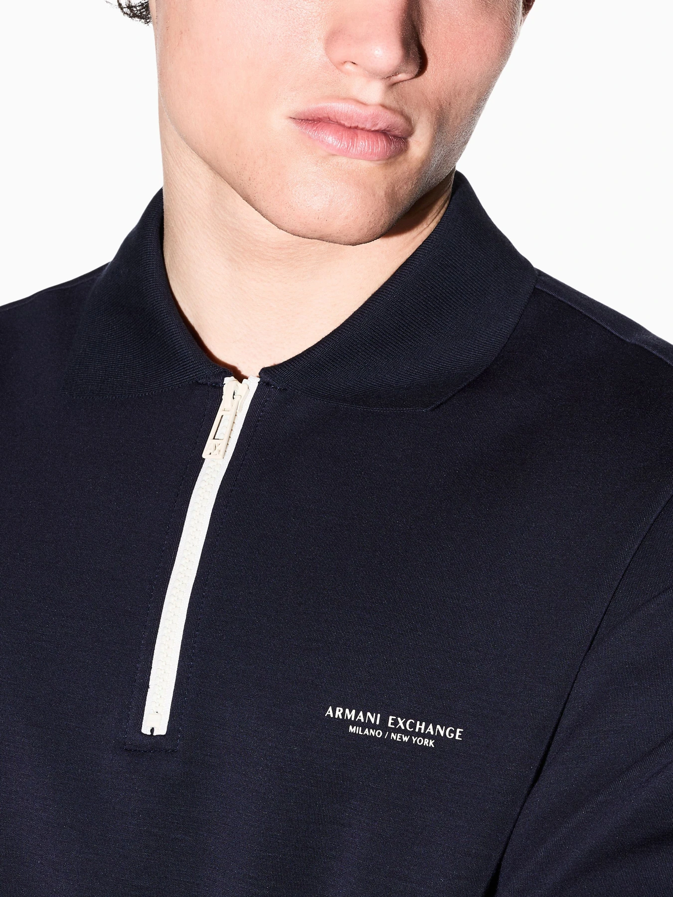 Худи и свитшоты Armani Exchange модель XM002940-AF19936-UB101 Худи и свитшоты Armani Exchange модель XM002940-AF19936-UB101 Фото