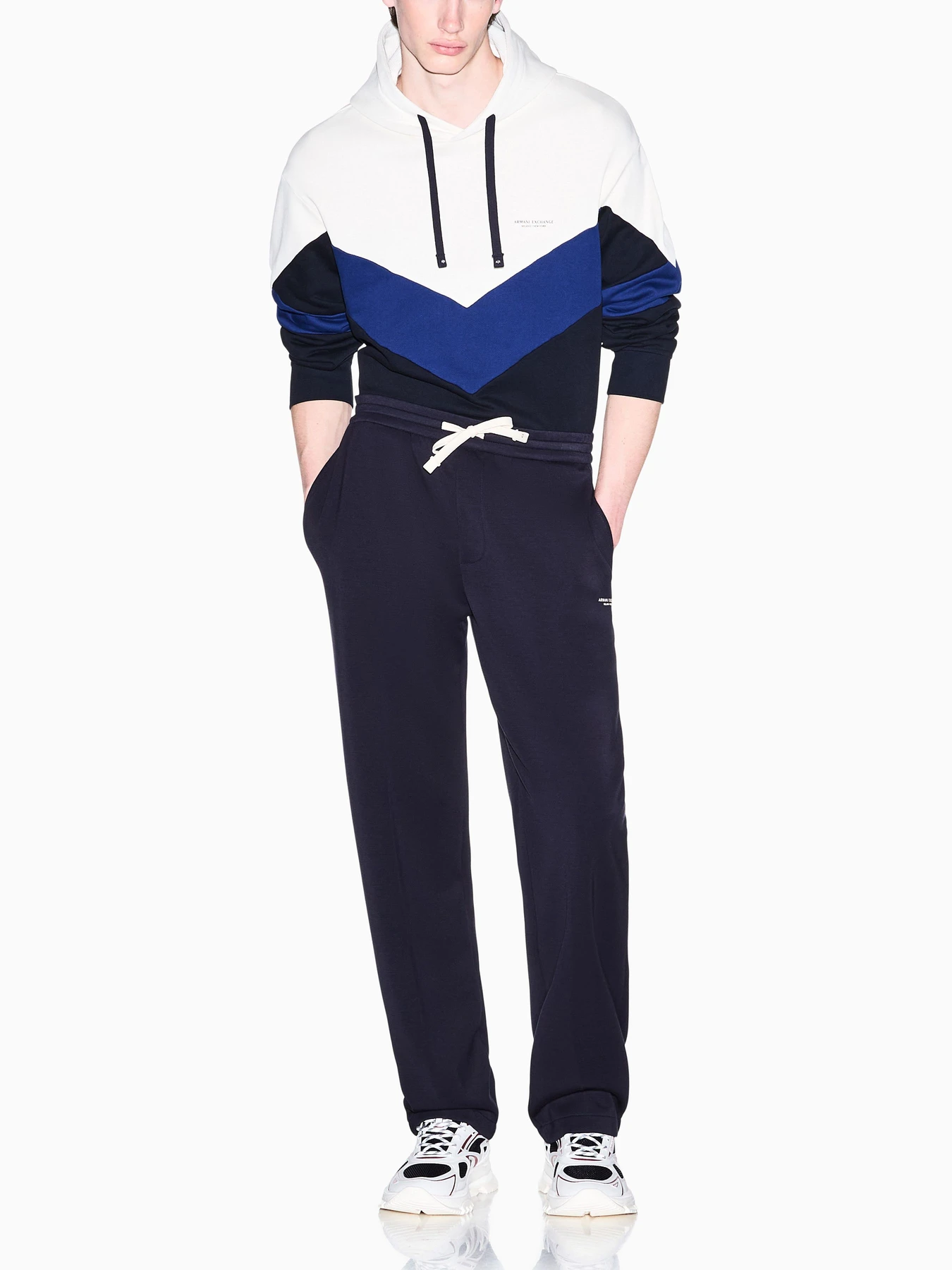 Брюки Armani Exchange модель XM002941-AF19936-UB101 Брюки Armani Exchange модель XM002941-AF19936-UB101 Фото